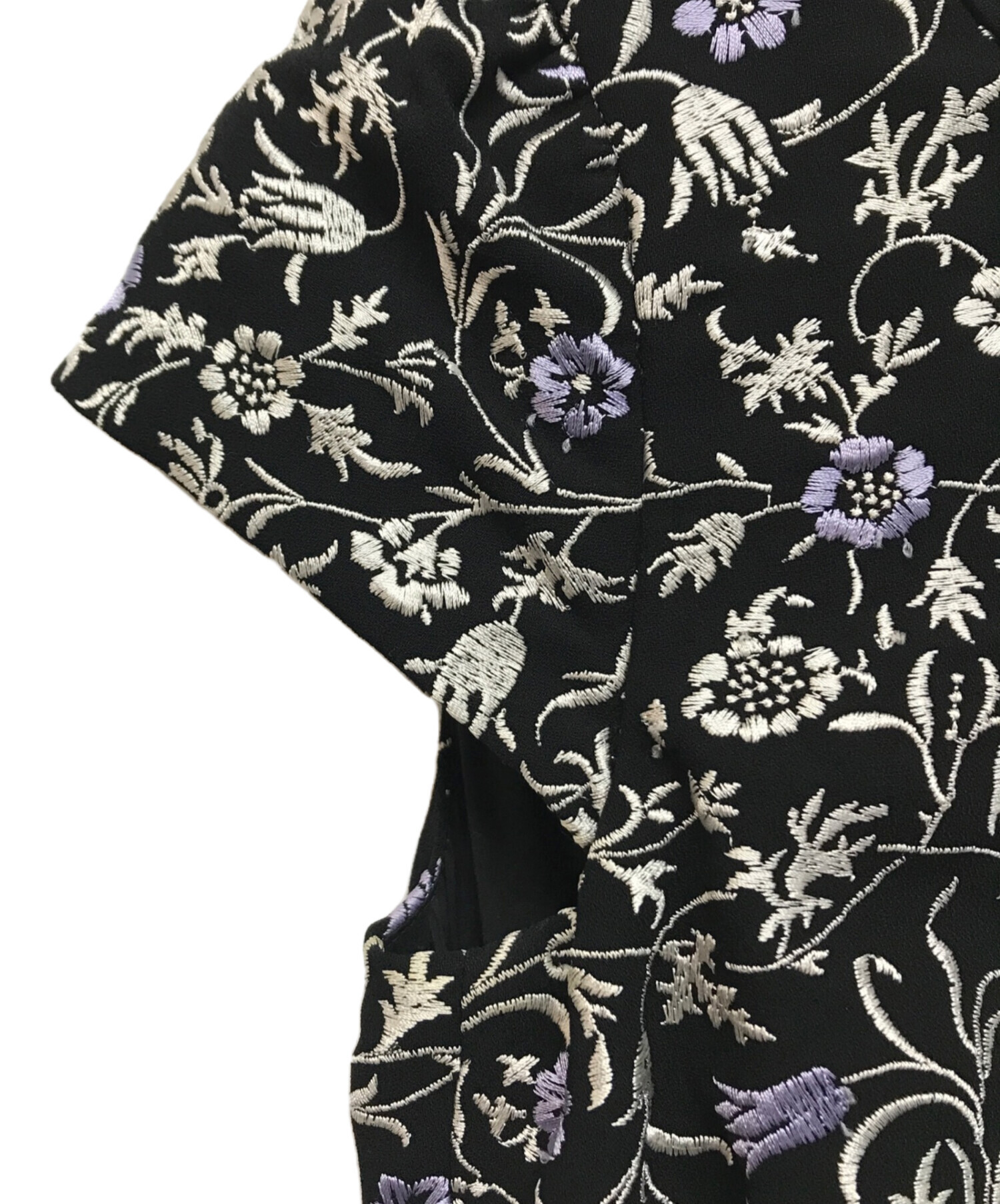 中古・古着通販】TOCCA (トッカ) 刺繍ノースリーブワンピース ブラック 
