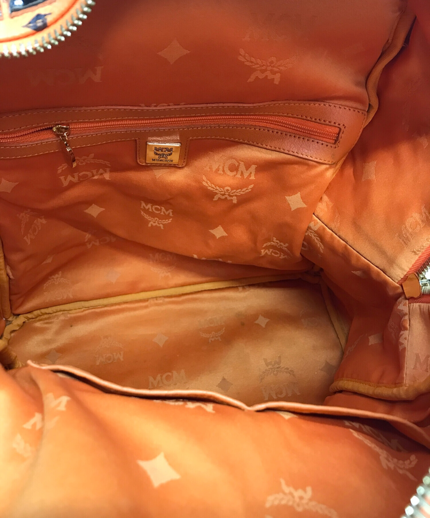 中古・古着通販】MCM (エムシーエム) スタッズレザーリュック オレンジ