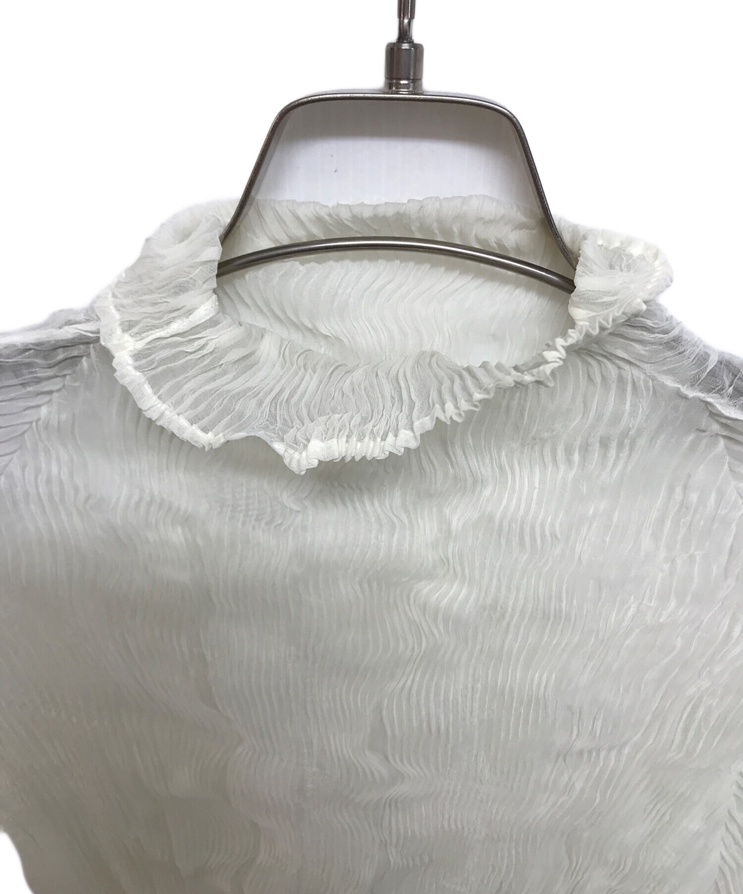 ISSEY MIYAKE　ハイネック立体カットソー　アイボリー　サイズ3 NEW COLORFUL BASICS 4 – ISSEY MIYAKE ONLINE STORE