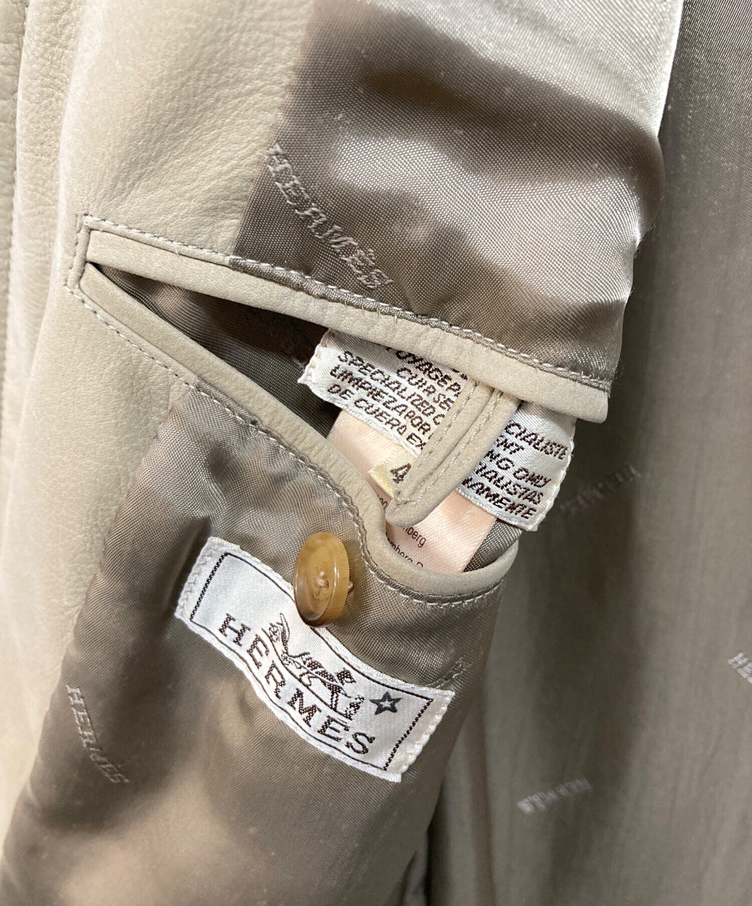 ら*く様 エルメス HERMES ベージュ ジャケット 48 中古・古着通販】HERMES (エルメス) ヌバック切替レザージャケット