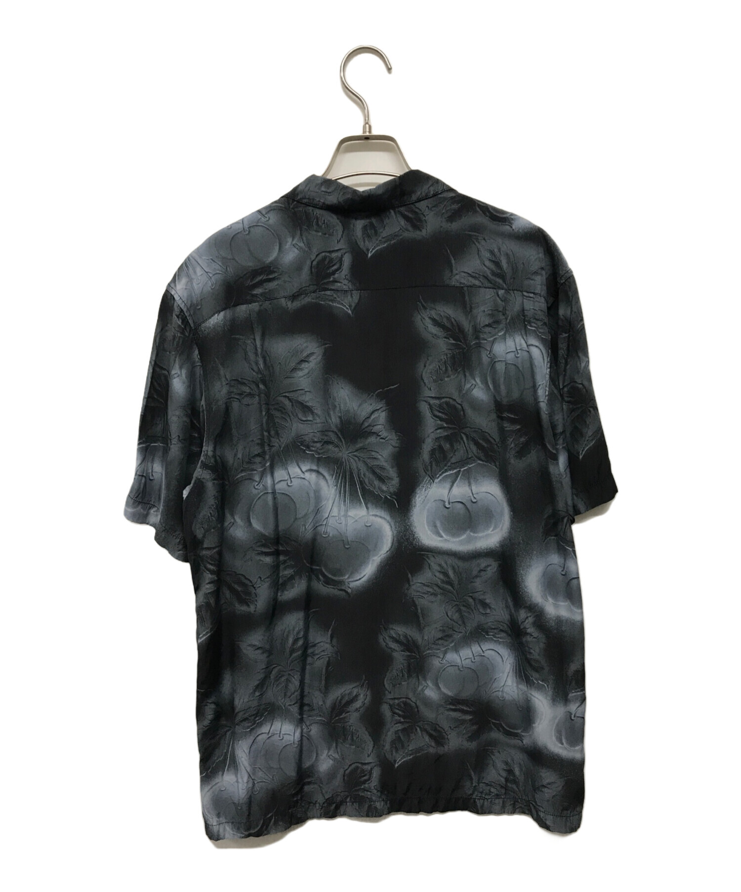 トップス Supreme Cherries s/s shirt Black L used 中古・古着通販】Supreme (シュプリーム) 23SS Cherries S/S Shirt