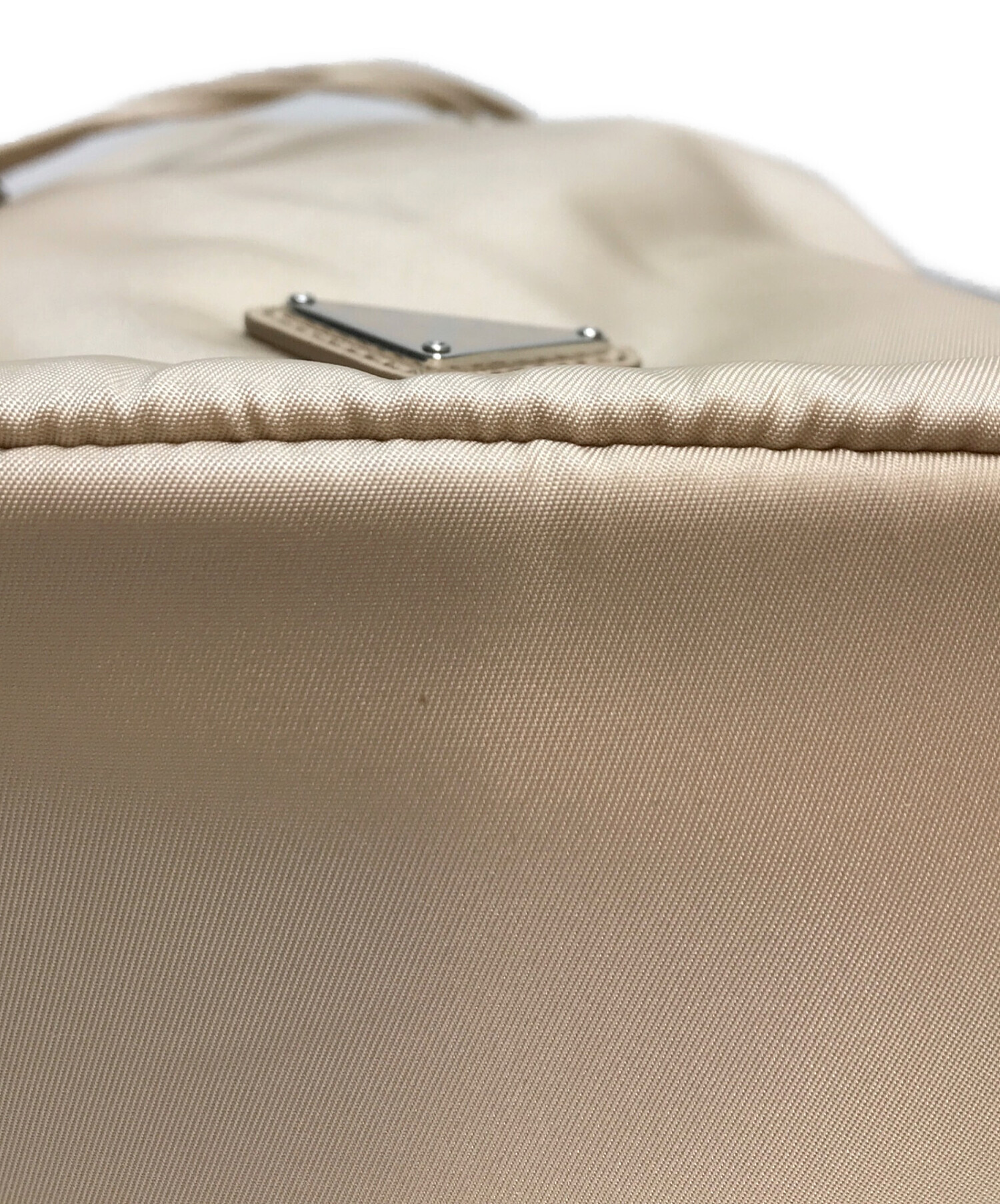 プラダ Re-Nylon ポーチ バッグ 現行品 サンドベージュ PRADA 中古・古着通販】PRADA (プラダ) Re Nylon巾着ショルダーバッグ