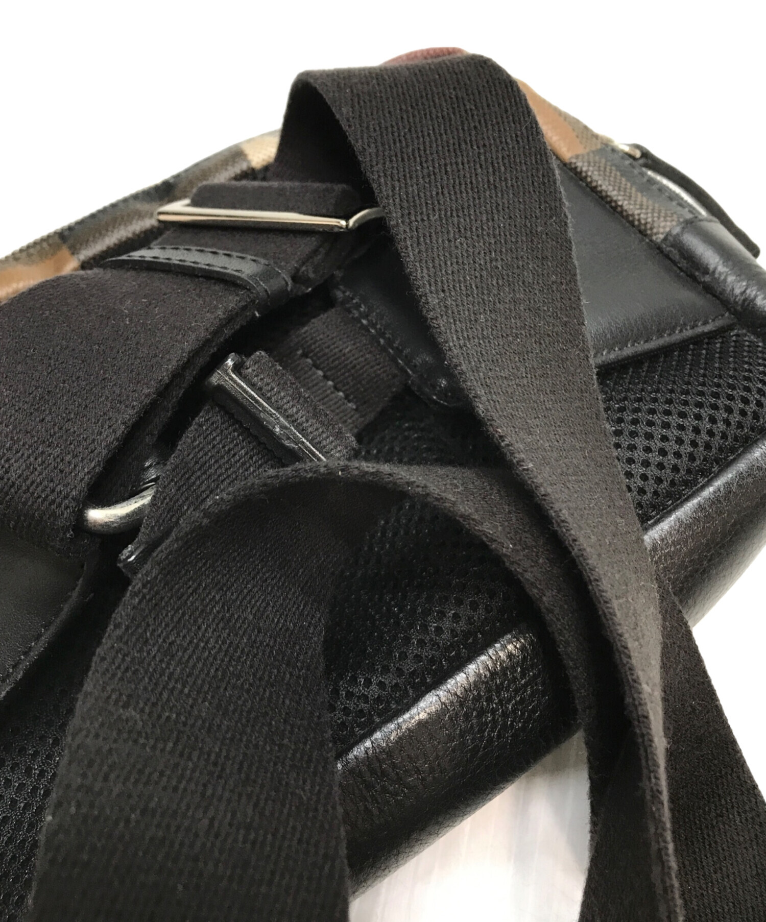 美品 BLACK LABEL CRESTBRIDGE チェック ボディバッグ ブラック レーベル】極美品 ボディバッグ チェック柄 レザー 黒 - メルカリ