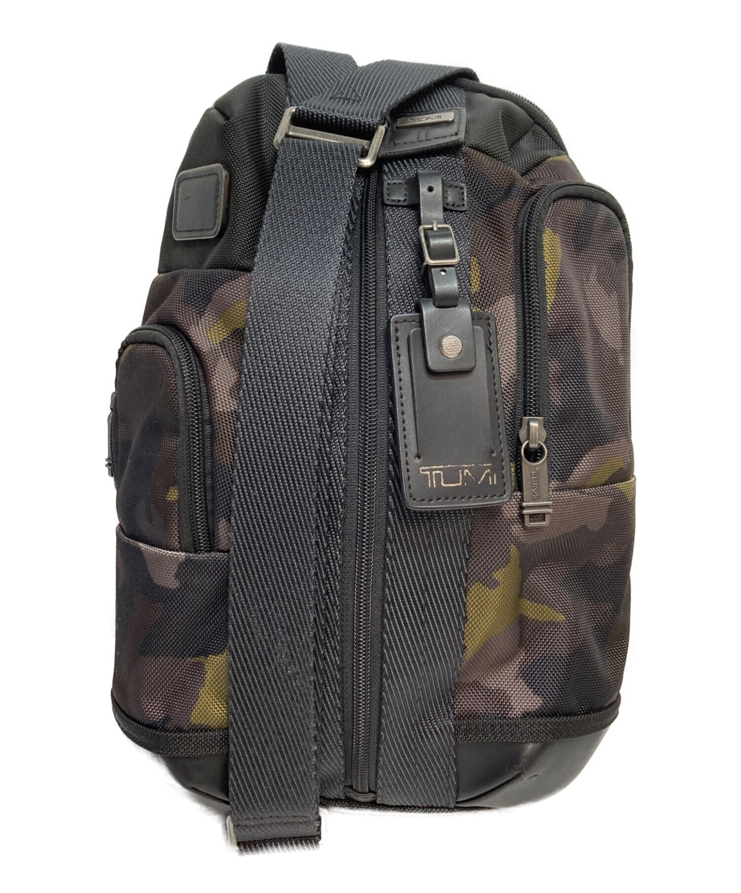 【極美品】TUMI スリングバッグ カモ柄 中古・古着通販】TUMI (トゥミ) カモフラスリングバッグ ブラウン
