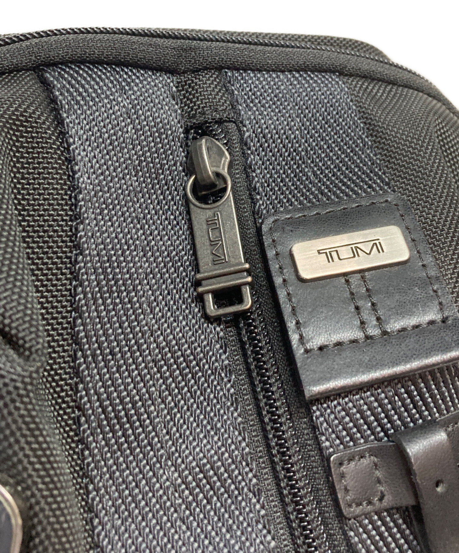 中古・古着通販】TUMI (トゥミ) カモフラスリングバッグ ブラウン