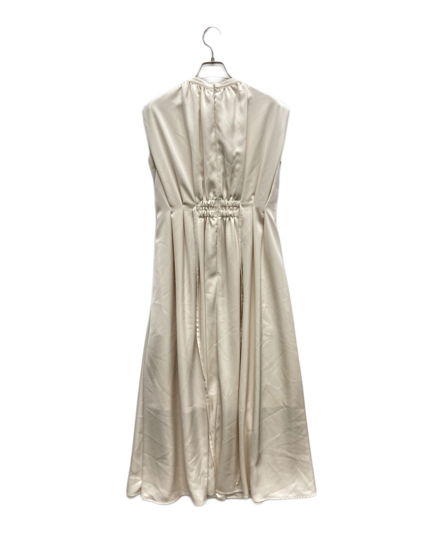 【未使用タグ付き】Apuweiser-riche⁠ ⁠ サテンタックワンピース Apuweiser-riche（アプワイザーリッシェ）の「サテンタック