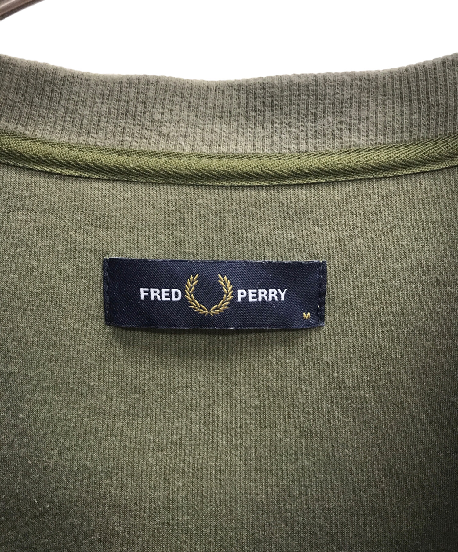 FRED PERRY ジッパーポケット スウェット　トレーナー　カーキ　M FRED PERRY ジッパーポケット スウェット トレーナーカーキMサイズ相当