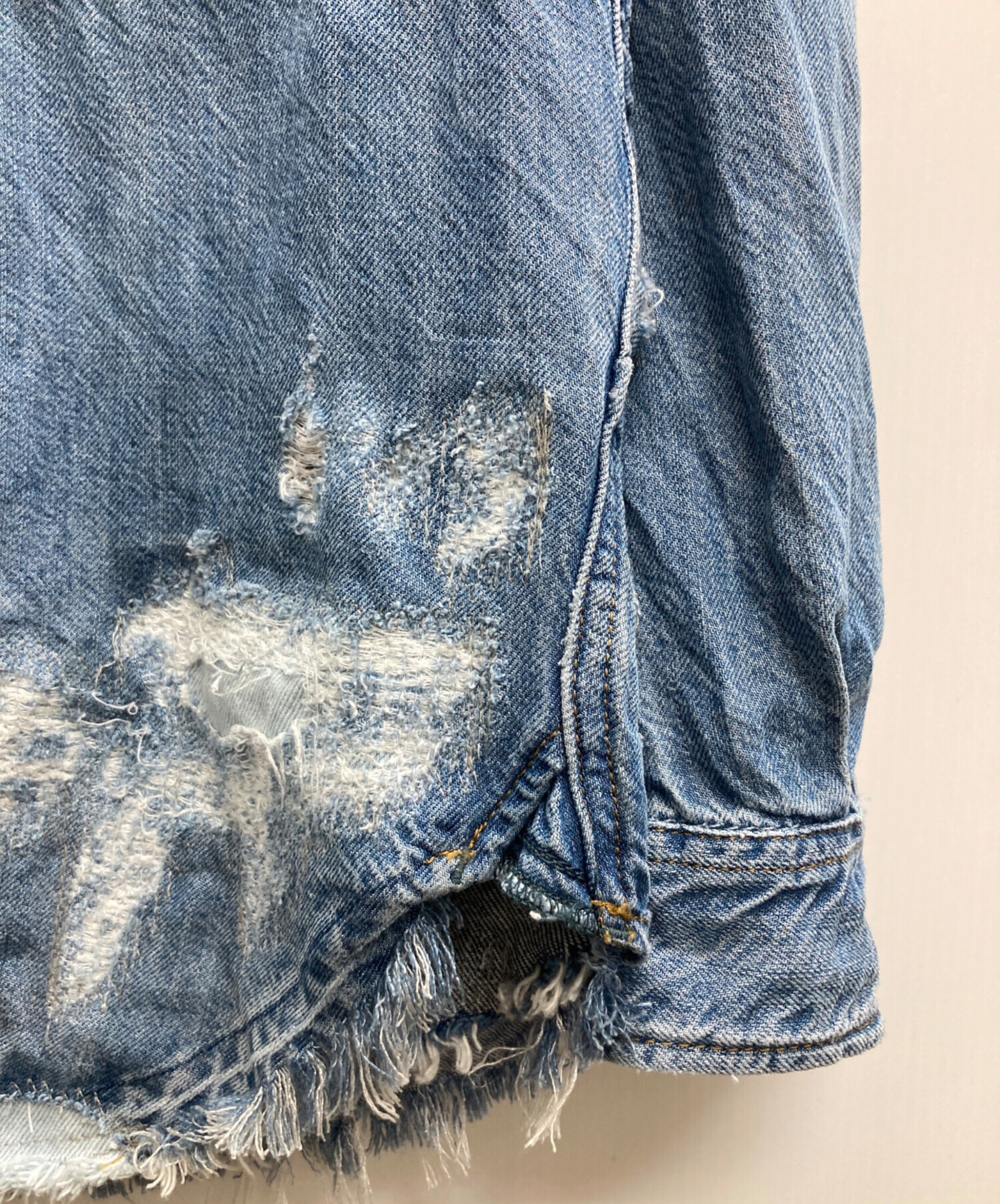 中古・古着通販】DIESEL (ディーゼル) ダメージ加工デニムシャツ 中古・古着通販】DIESEL (ディーゼル) ダメージ加工デニムシャツ