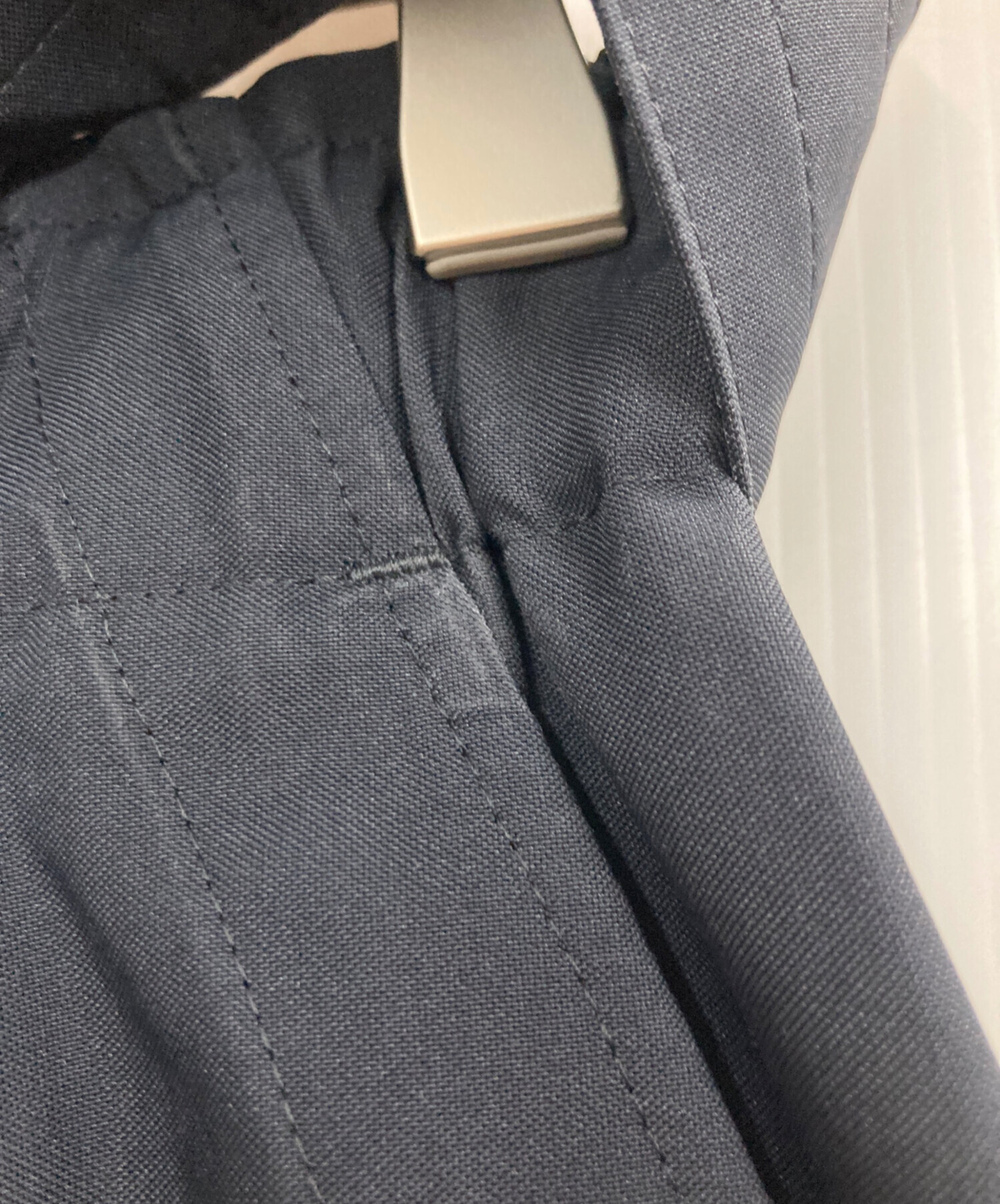 ISSEY MIYAKE MEN ベルテッド イージーパンツ スラックス S 中古・古着通販】ISSEY MIYAKE MEN (イッセイミヤケメン) ベルテッド