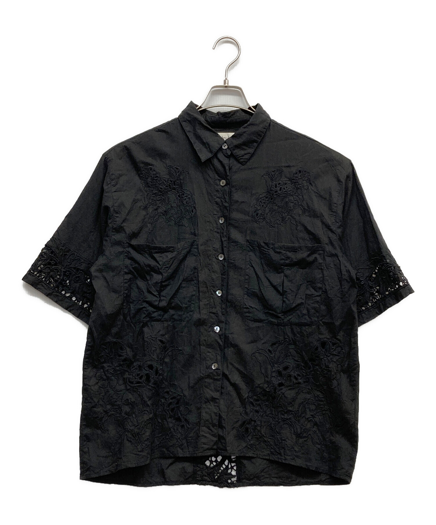 中古・古着通販】anuke (アンヌーク) 半袖シャツ ブラック サイズ:F 