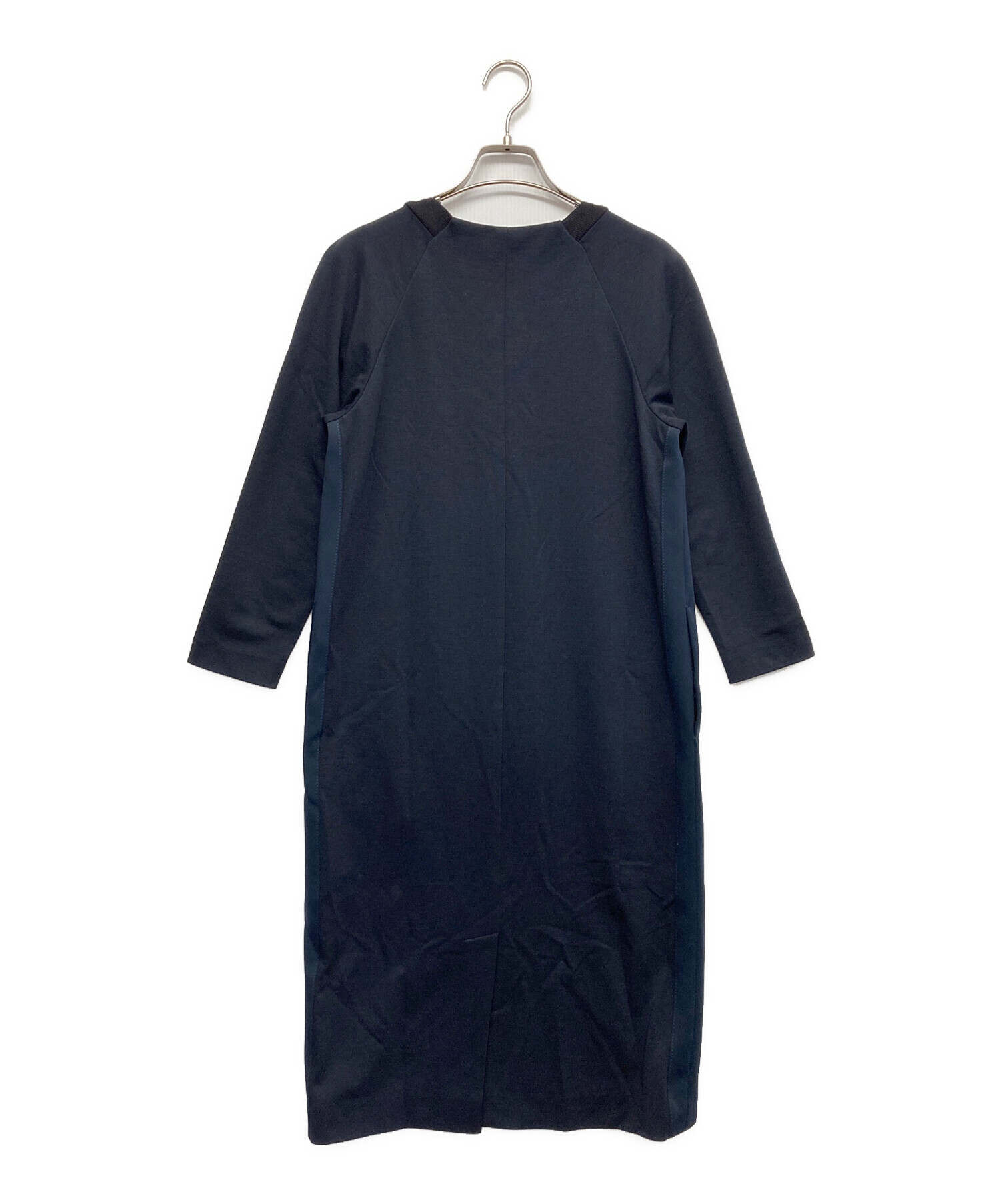 中古・古着通販】icB (アイシービー) Luxe Ponte Vネックワンピース 