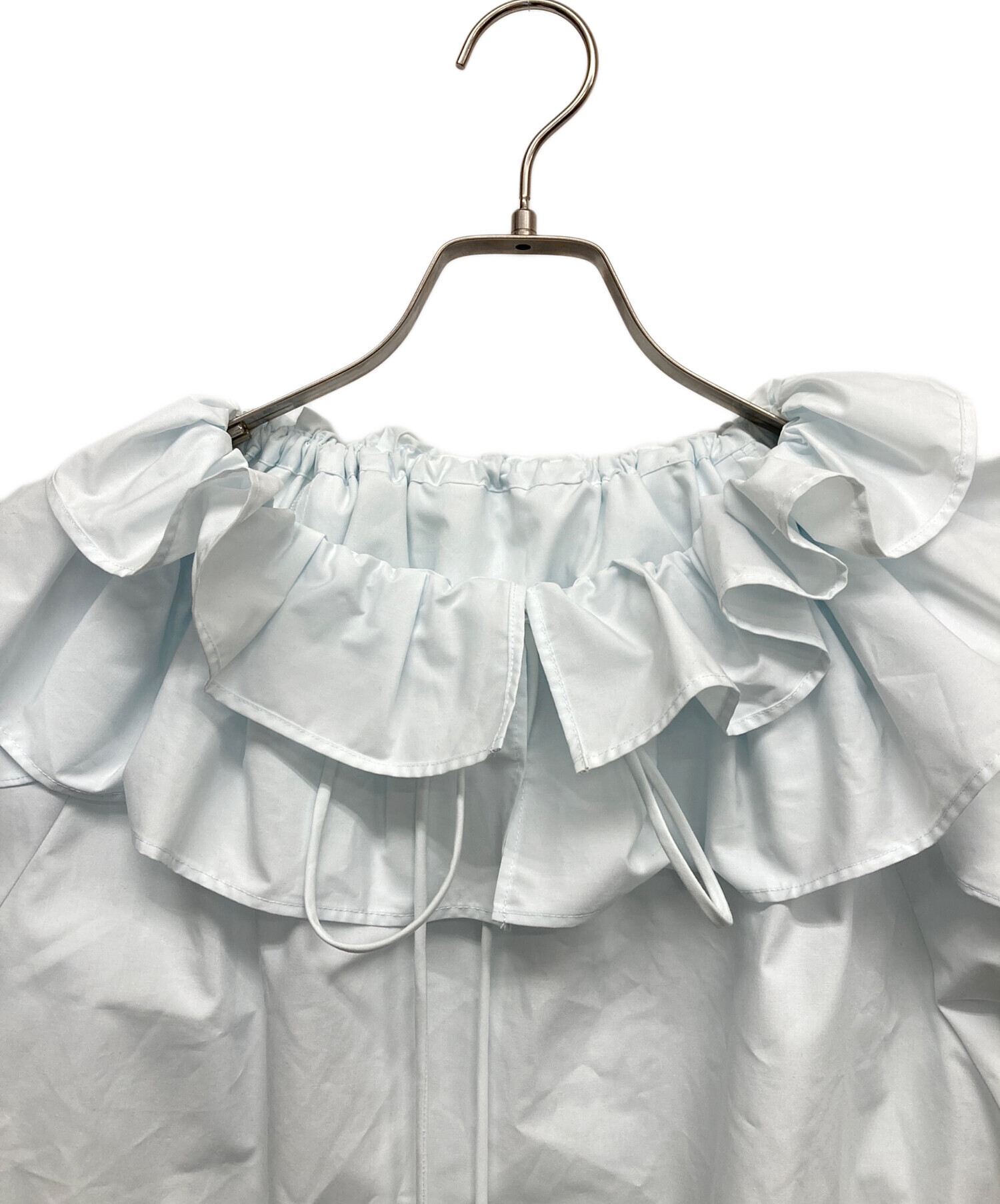 新品・タグ付き　FRAY I.D フリルカラーラッフルブラウス FRAY I.D（フレイアイディー）の「フリルカラーラッフルブラウス