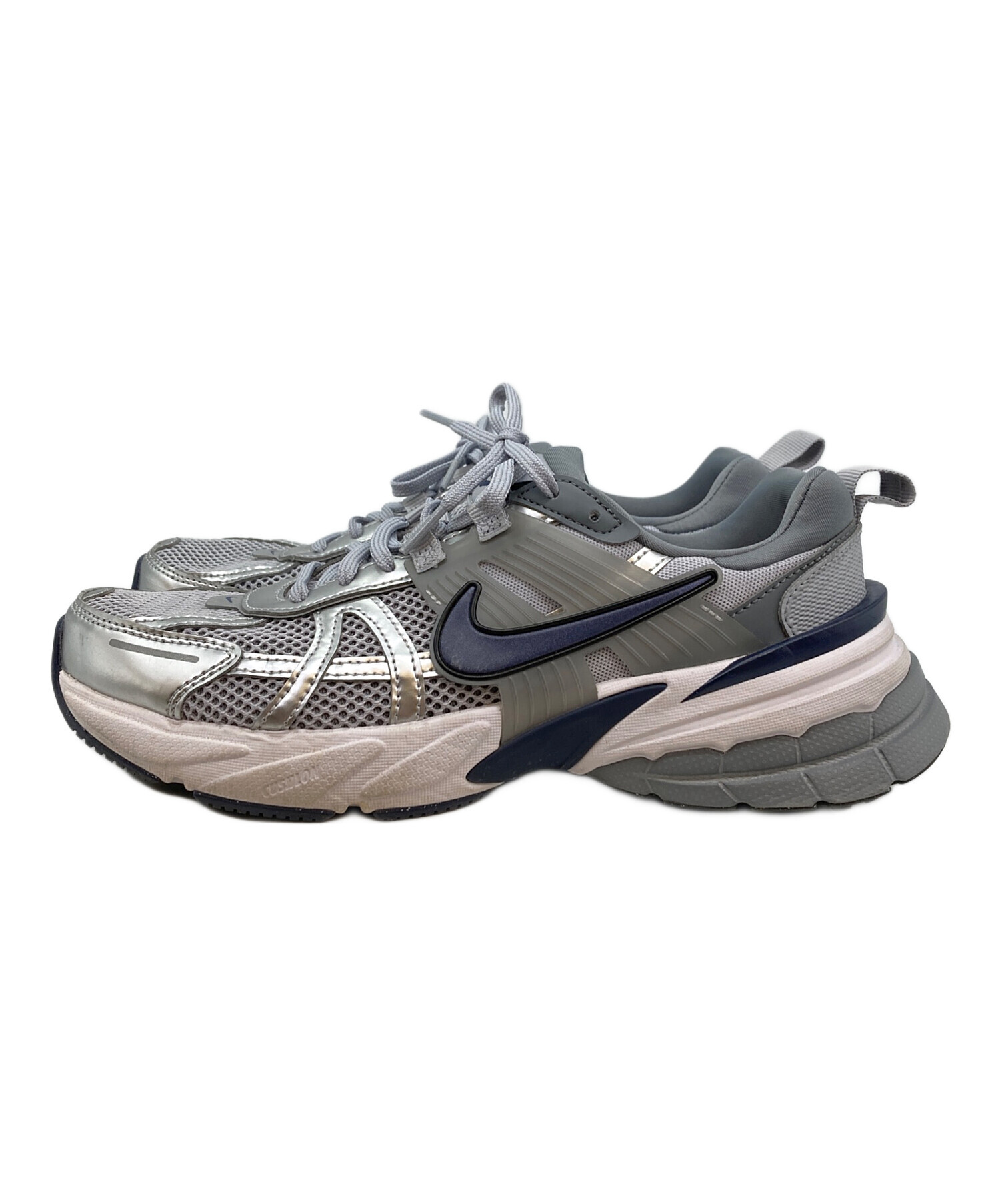 NIKE v2k run 25.5 グレー ほぼ新品 中古・古着通販】NIKE (ナイキ) V2K RUN グレー サイズ:25.5｜ブランド