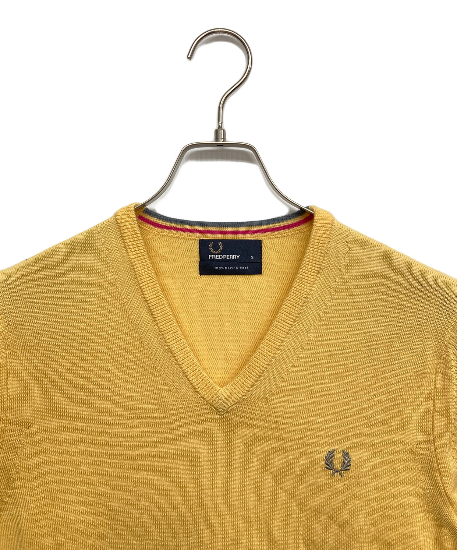 中古・古着通販】FRED PERRY (フレッドペリー) Vネックニット イエロー 