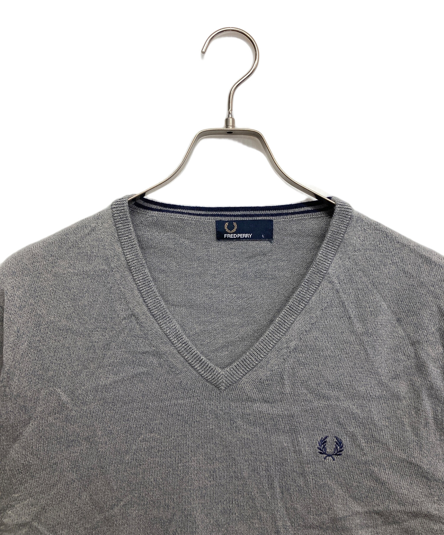 中古・古着通販】FRED PERRY (フレッドペリー) Vネックニット グレー