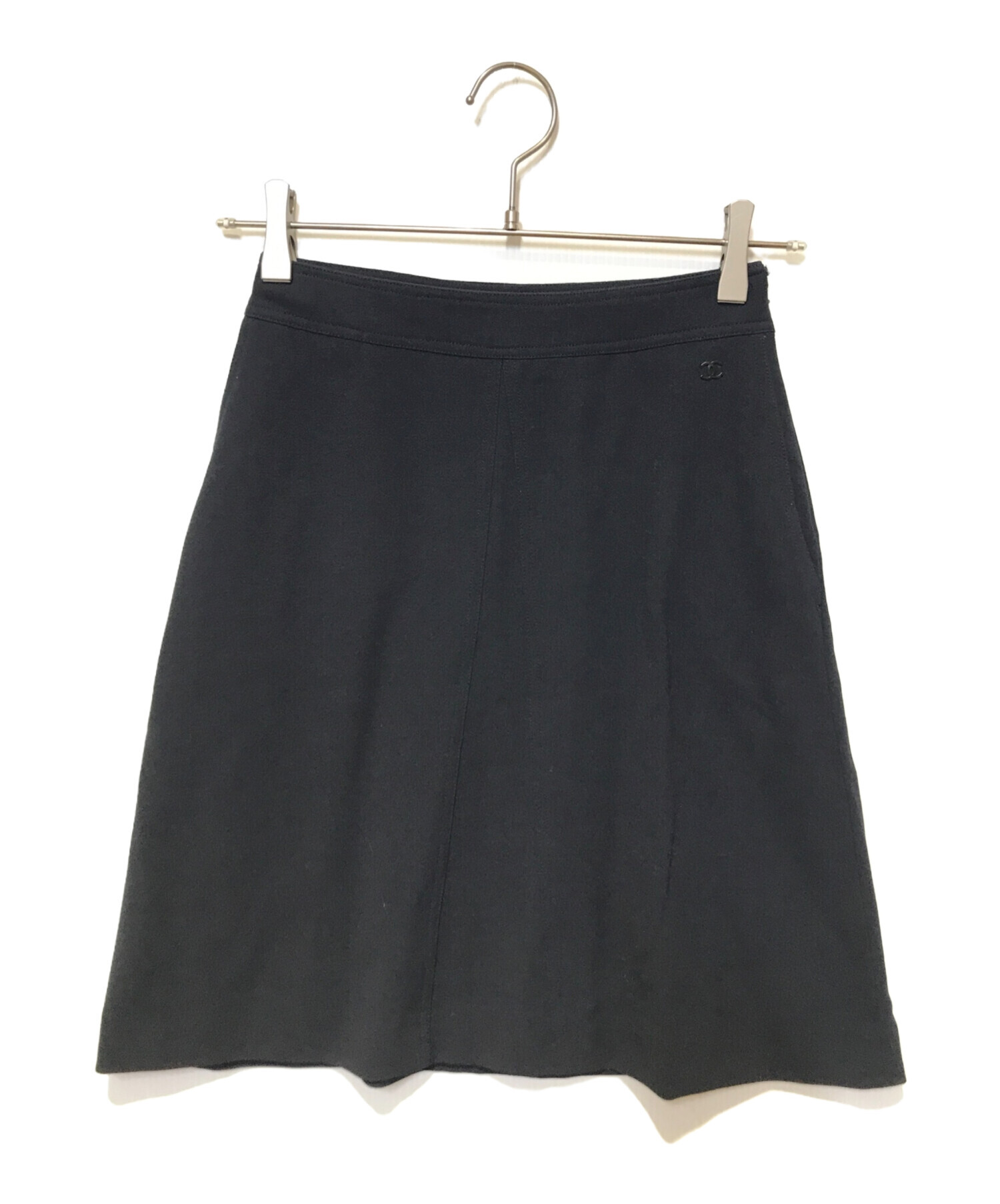 CHANEL シャネル ウール100% スカート 洋服 レディース ブラック 中古・古着通販】CHANEL (シャネル) ココマークウールスカート