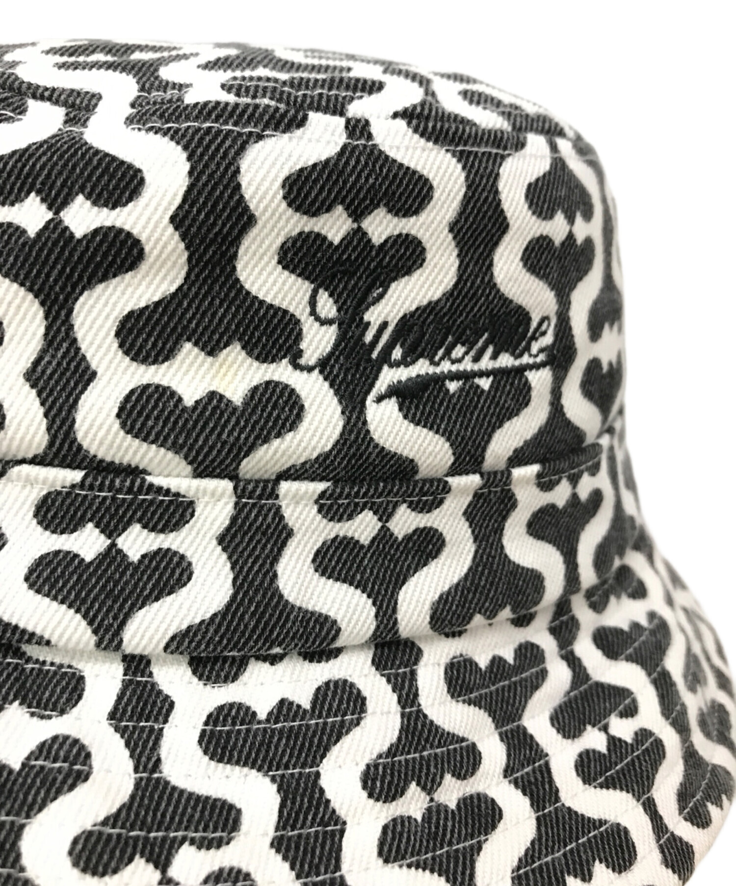 ★supreme シュプリーム★　バケットハット　白　モノグラム柄 在庫品限り Supreme バケットハット ブラック/ホワイト 【公式通販】