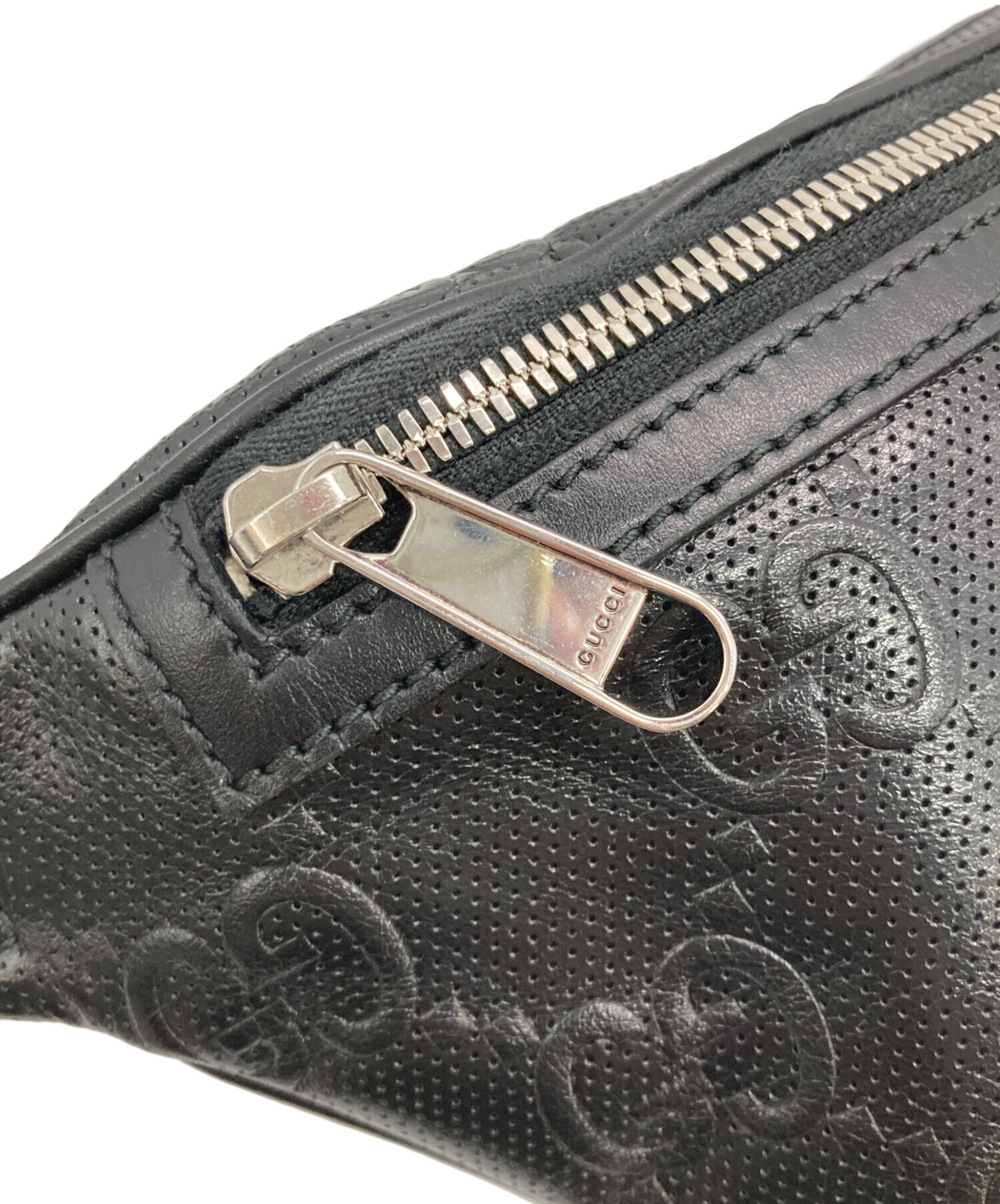 中古・古着通販】GUCCI (グッチ) GGエンボス ベルトバッグ ブラック