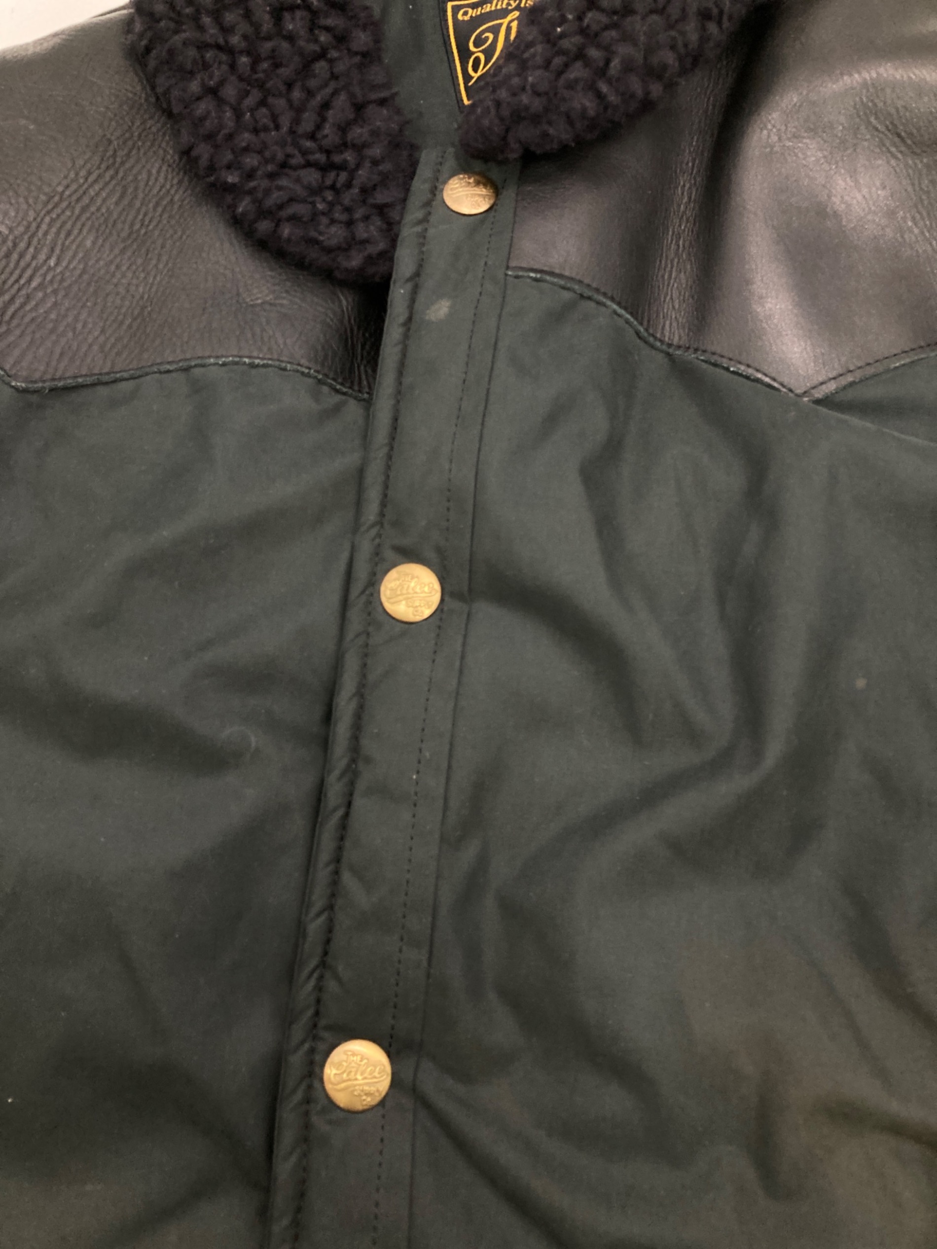 エ*ル様 キャリー　CALEE 襟ボア レザーヨーク中綿ウエスタンジャケット　M 中古・古着通販】CALEE (キャリー) 襟ボアレザーヨーク中綿ウエスタン