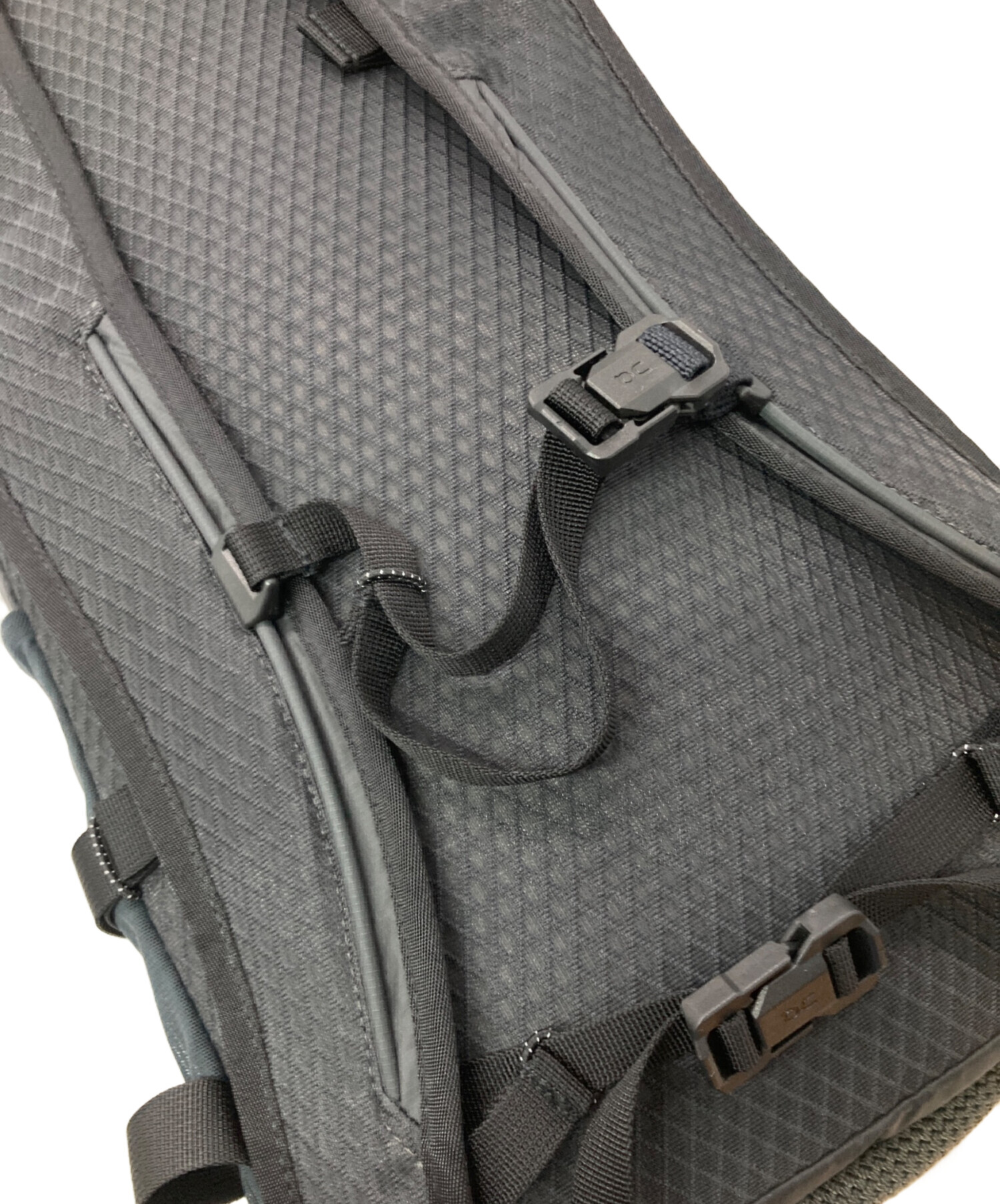 中古・古着通販】on (オン) Speed Pack 18L Lite ブラック｜ブランド