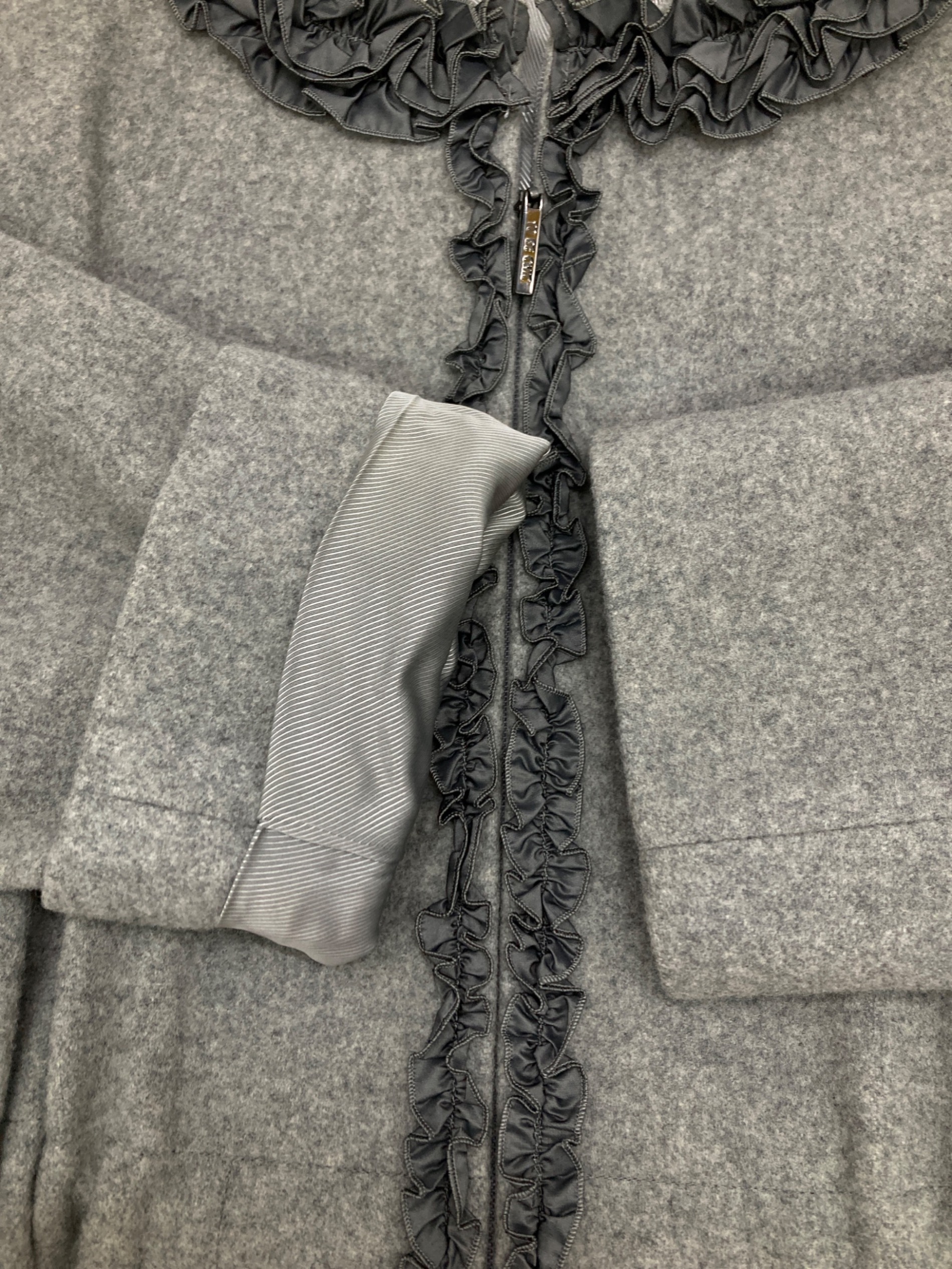 01914-3 TOBECHICトゥービーシックフリルティアードコート42Ｌ 01914-3 TOBECHICトゥービーシックフリルティアードコート42L