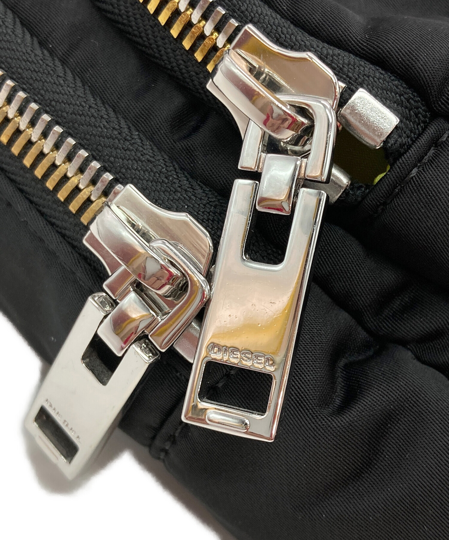 DIESEL キルティングショルダーバッグ CHARM-D SHOULDER S