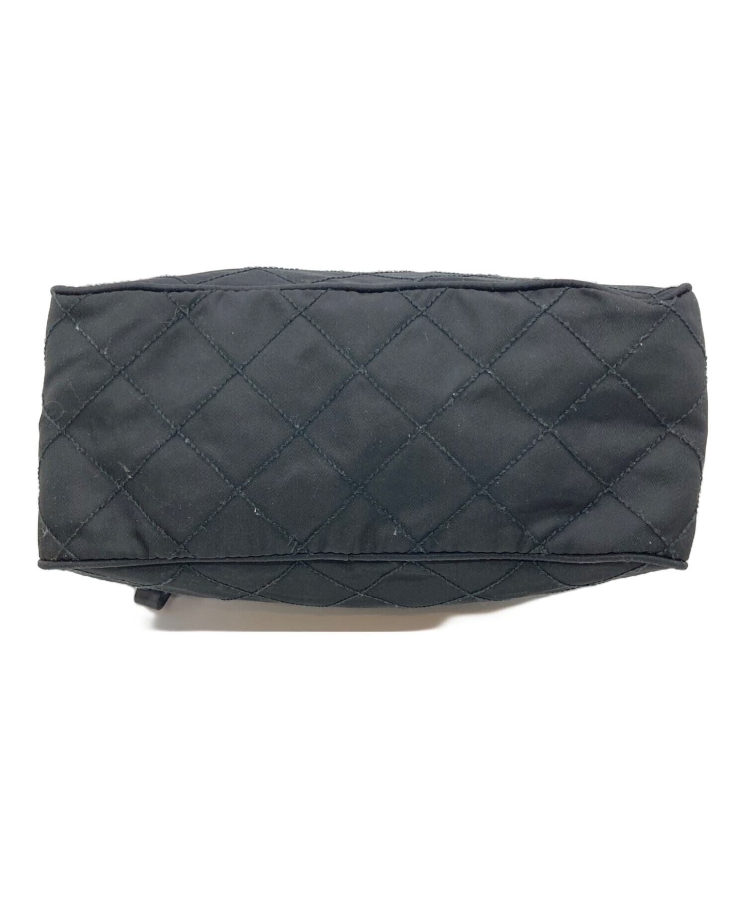 PRADA ブラック キルティングポーチ 中古・古着通販】PRADA (プラダ) トライアングルロゴキルティング