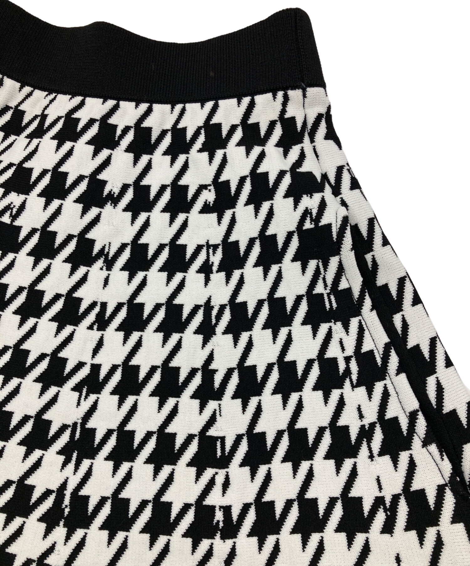 中古・古着通販】JENNE (ジェンヌ) ボリュームフレアニットスカート