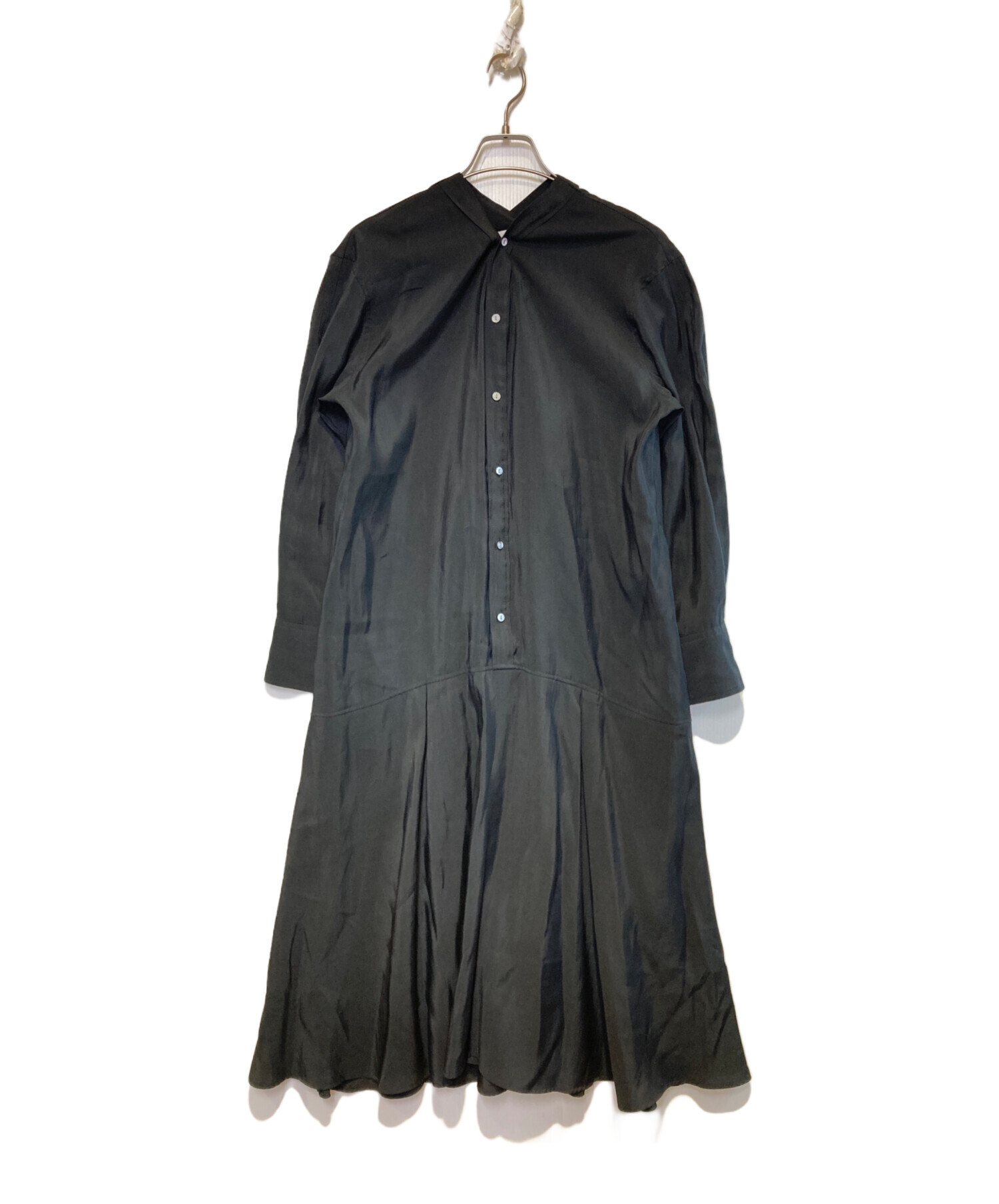 BEARDSLEY ビアズリー ブラック 後ろプリーツ シャツワンピース BEARDSLEY（ビアズリー）の「後ろプリーツシャツワンピース