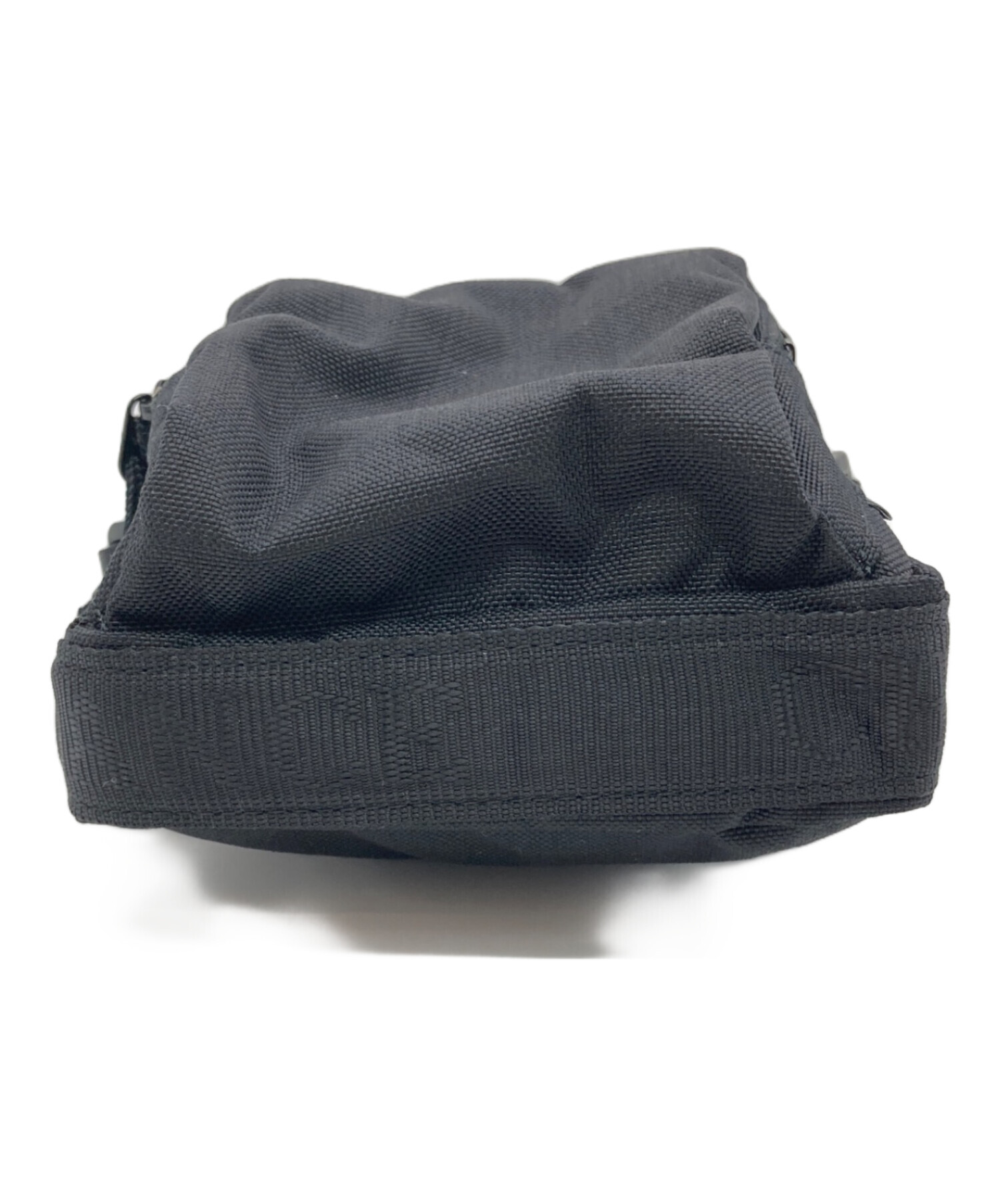 アンダーカバーundercover フリンジ付　ショルダーバッグブラック　未使用 中古・古着通販】UNDERCOVER (アンダーカバー) ロゴプリントショルダー