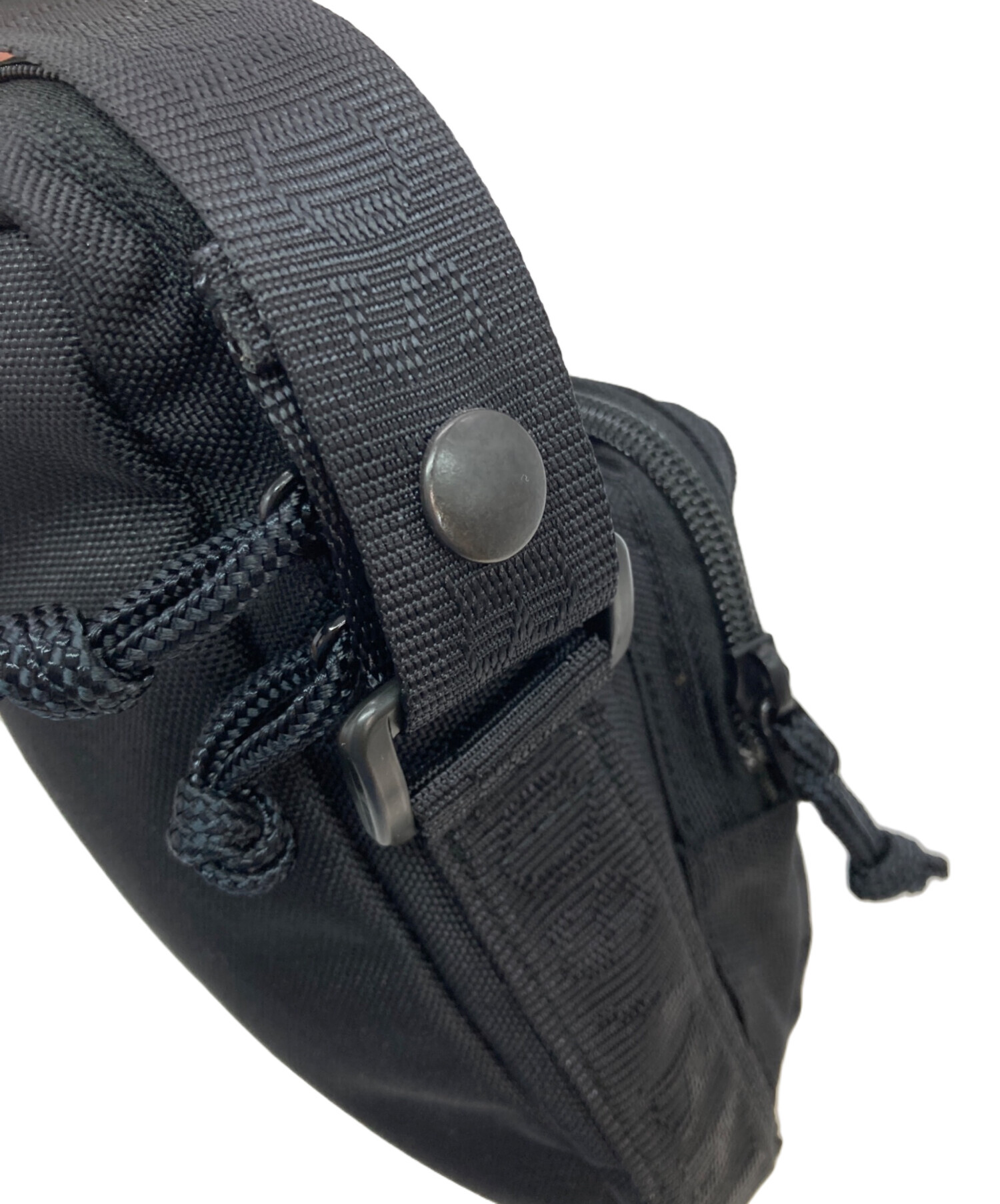 アンダーカバー　ボディバッグ 美品　ブラック 中古・古着通販】UNDERCOVER (アンダーカバー) ロゴプリントショルダー