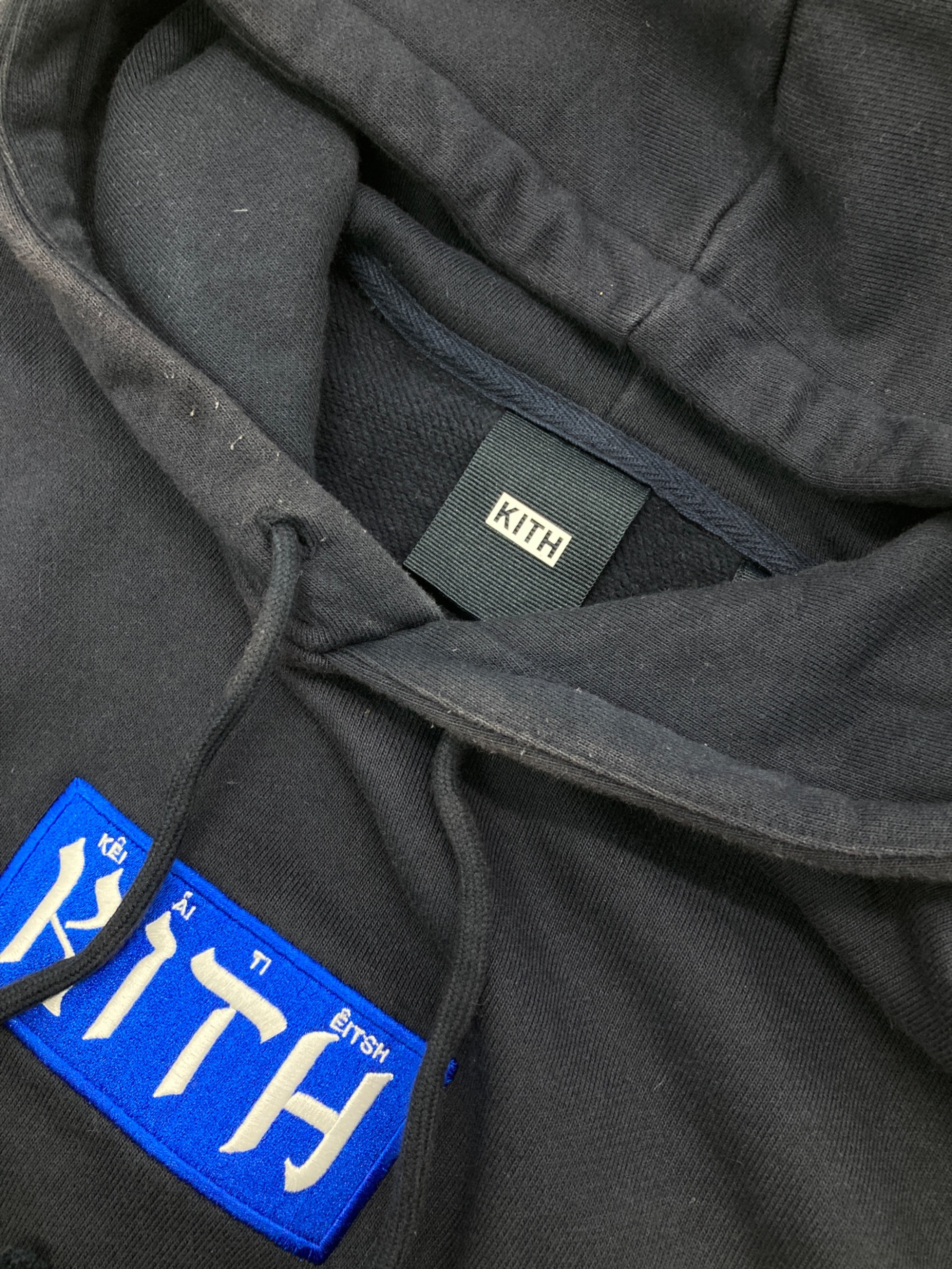 Kith Hebrew Script Hoodie 刺繍ロゴ パーカー ネイビー 中古・古着通販】KITH (キス) Hebrew Script Hoodie ネイビー サイズ:S