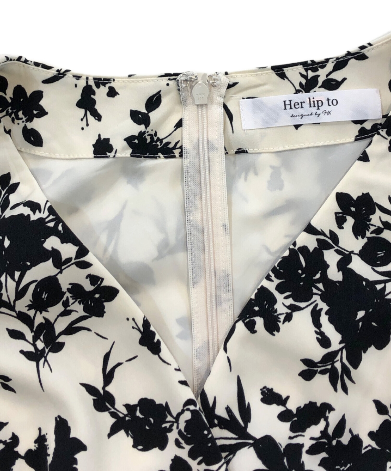 中古・古着通販】Her lip to (ハーリップトゥ) Monotone Floral 中古・古着通販】Her lip to (ハーリップトゥ) Monotone Floral