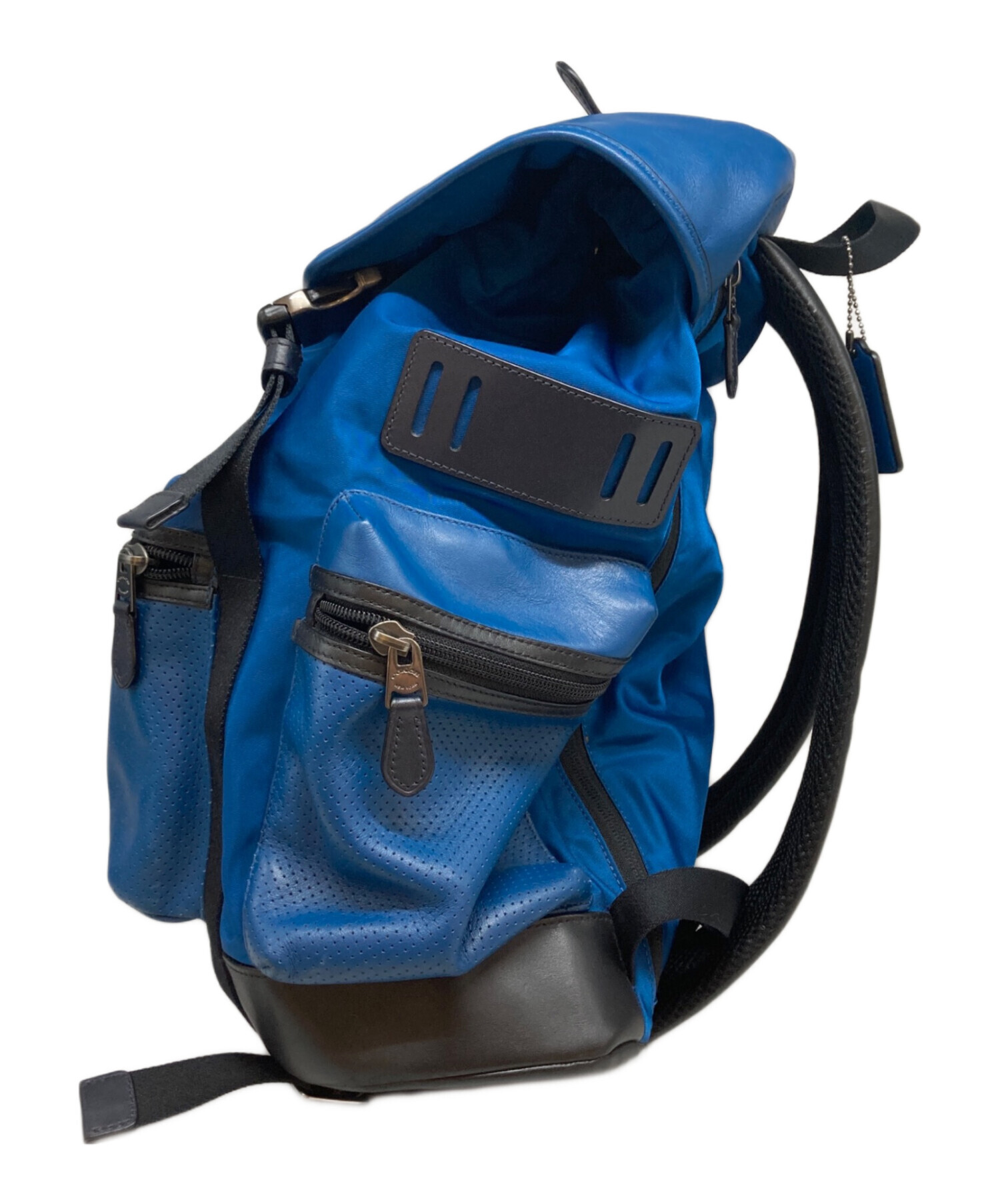 COACH コーチ テレイントレック ナイロン リュック パンチング レザー 青 中古・古着通販】COACH (コーチ) パンチングレザーリュック ブルー