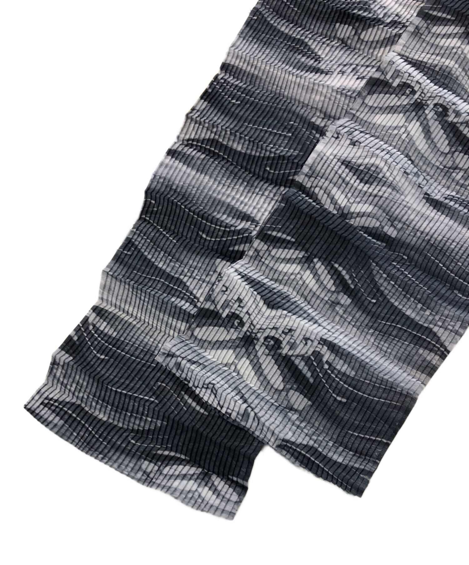 ISSEY MIYAKE FETE 半袖 カットソー 総柄 シワ プリーツ M 中古・古着通販】ISSEY MIYAKE FETE (イッセイミヤケフェット) 総柄