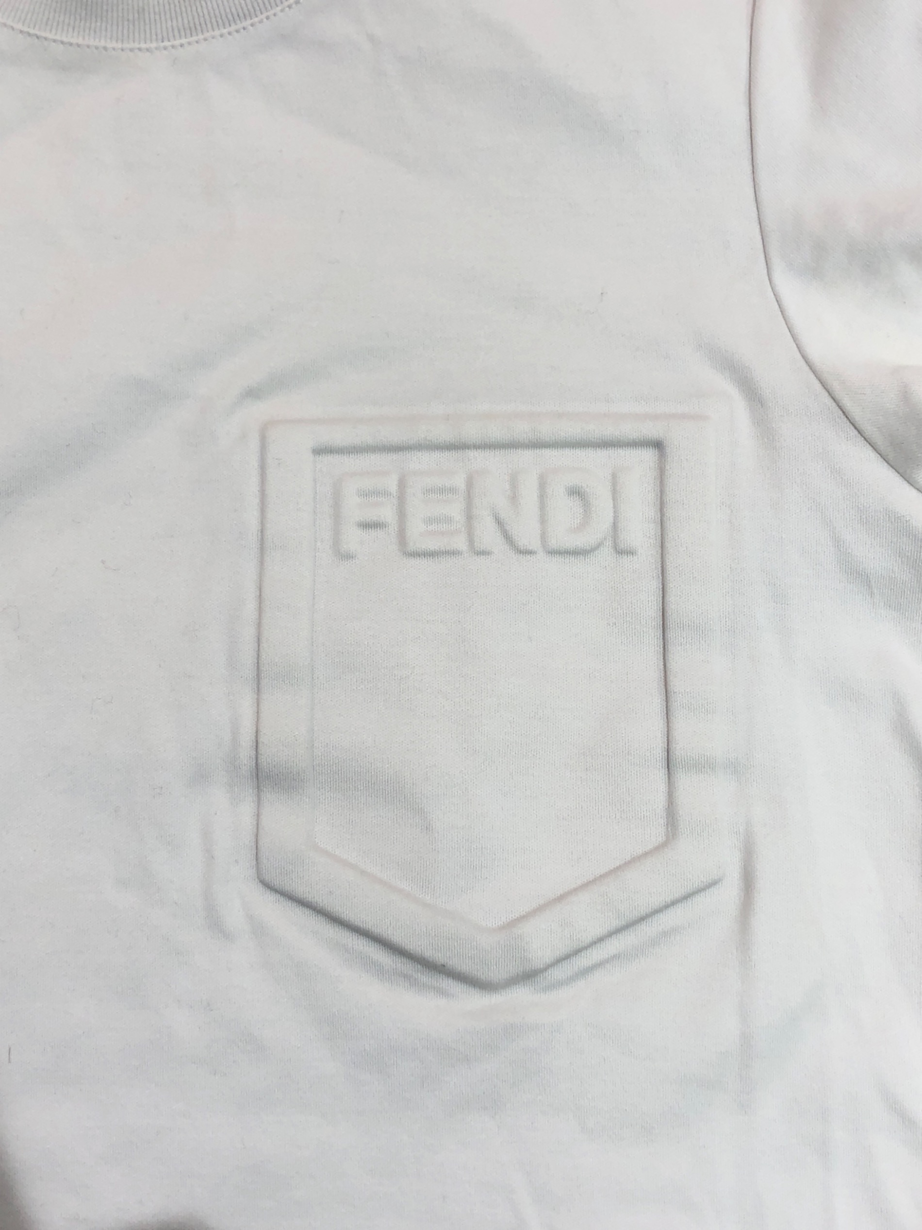 中古・古着通販】FENDI (フェンディ) ロゴエンボス クロップドTシャツ