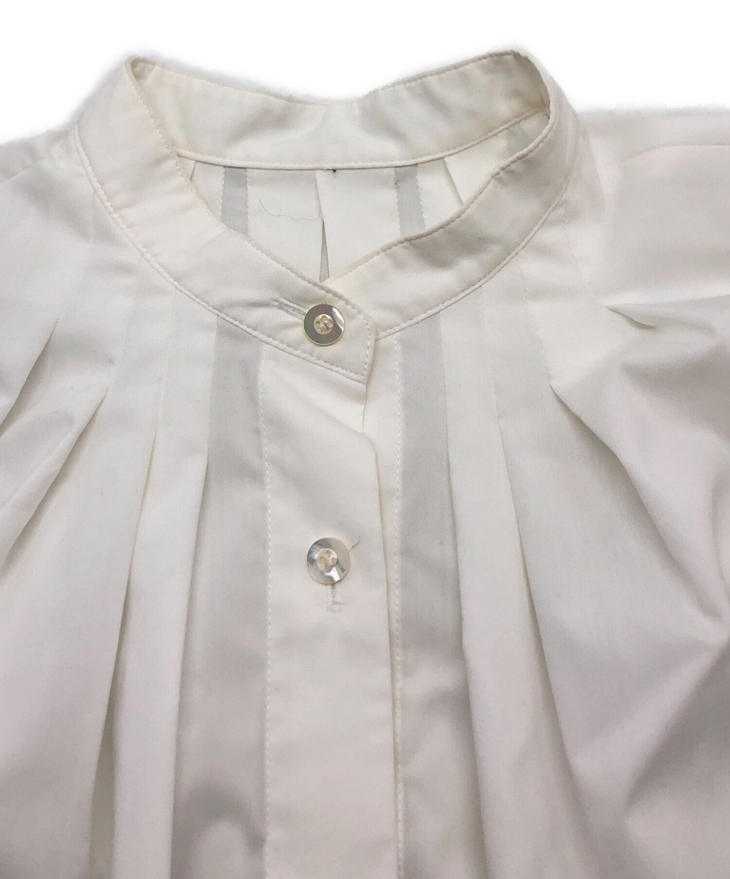 【未使用級】近年　アドーア クリアドライブラウス　プリーツ　長袖シャツ　38 中古・古着通販】ADORE (アドーア) クリアコンパクトブラウス ホワイト