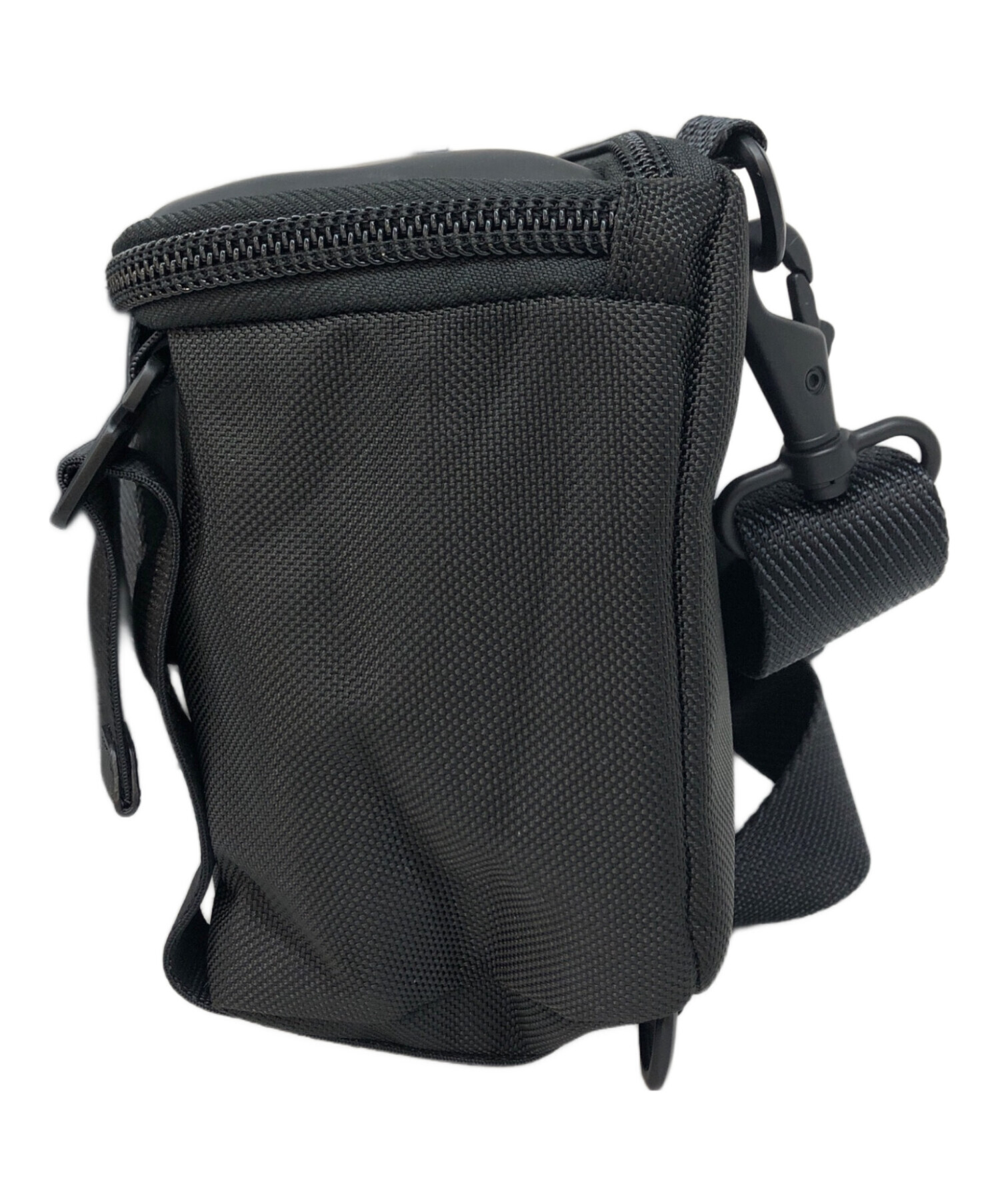 ヒレカツです美品TUMI ブラック ショルダーバッグ 中古・古着通販】TUMI (トゥミ) ショルダーバッグ ブラック｜ブランド