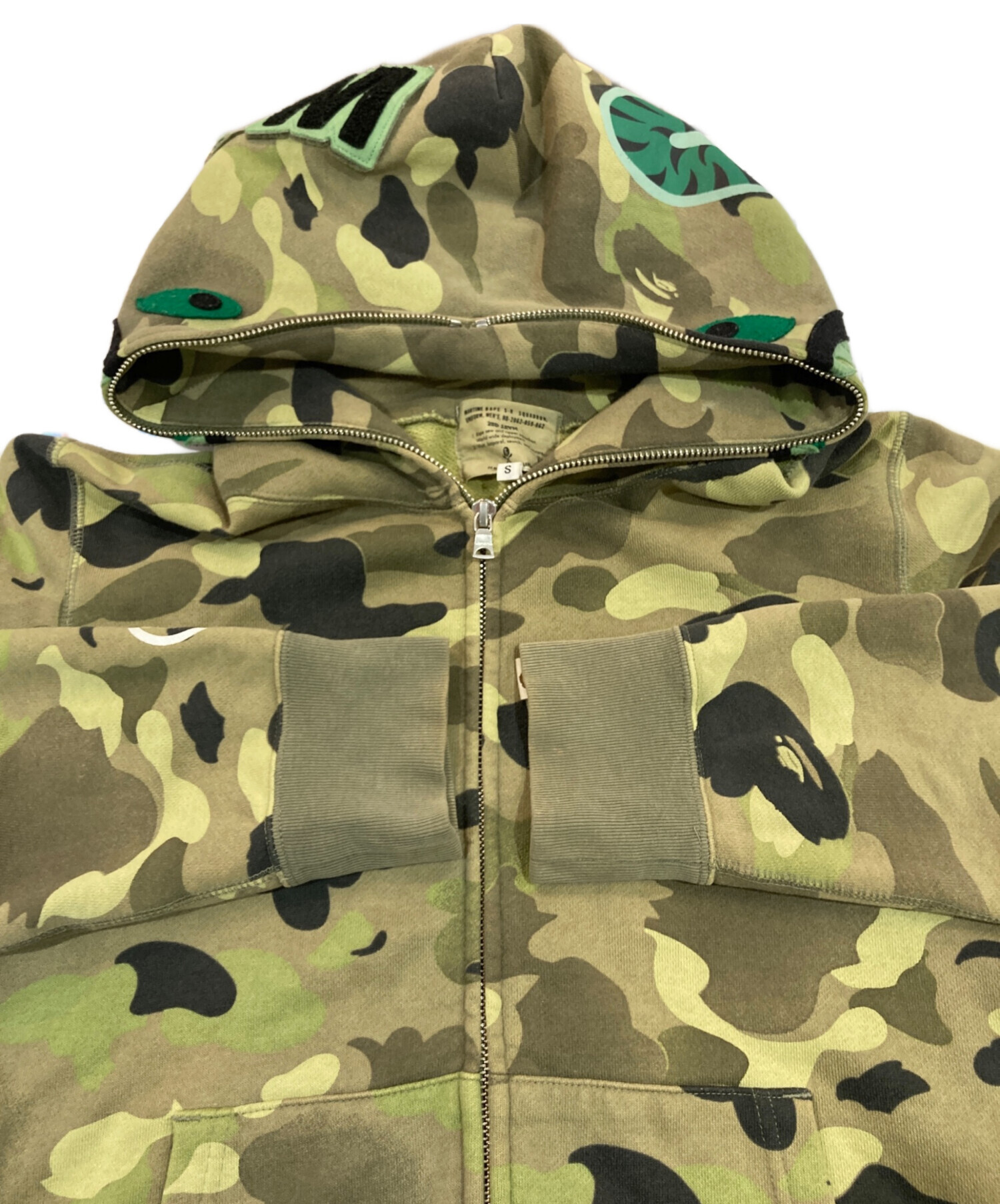エイプ　シャークパーカー緑 即発送 A BATHING APE（パーカー ・ グリーン・カーキ/緑色系）のフリマ