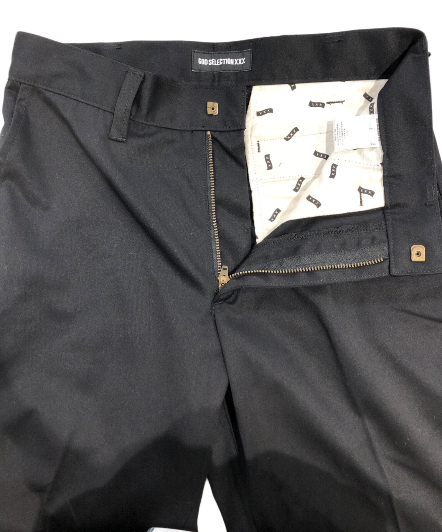 【美品】GOD SELECTION XXX チノパン ブラック S 黄ロゴ 中古・古着通販】GOD SELECTION XXX (ゴッド セレクション トリプル