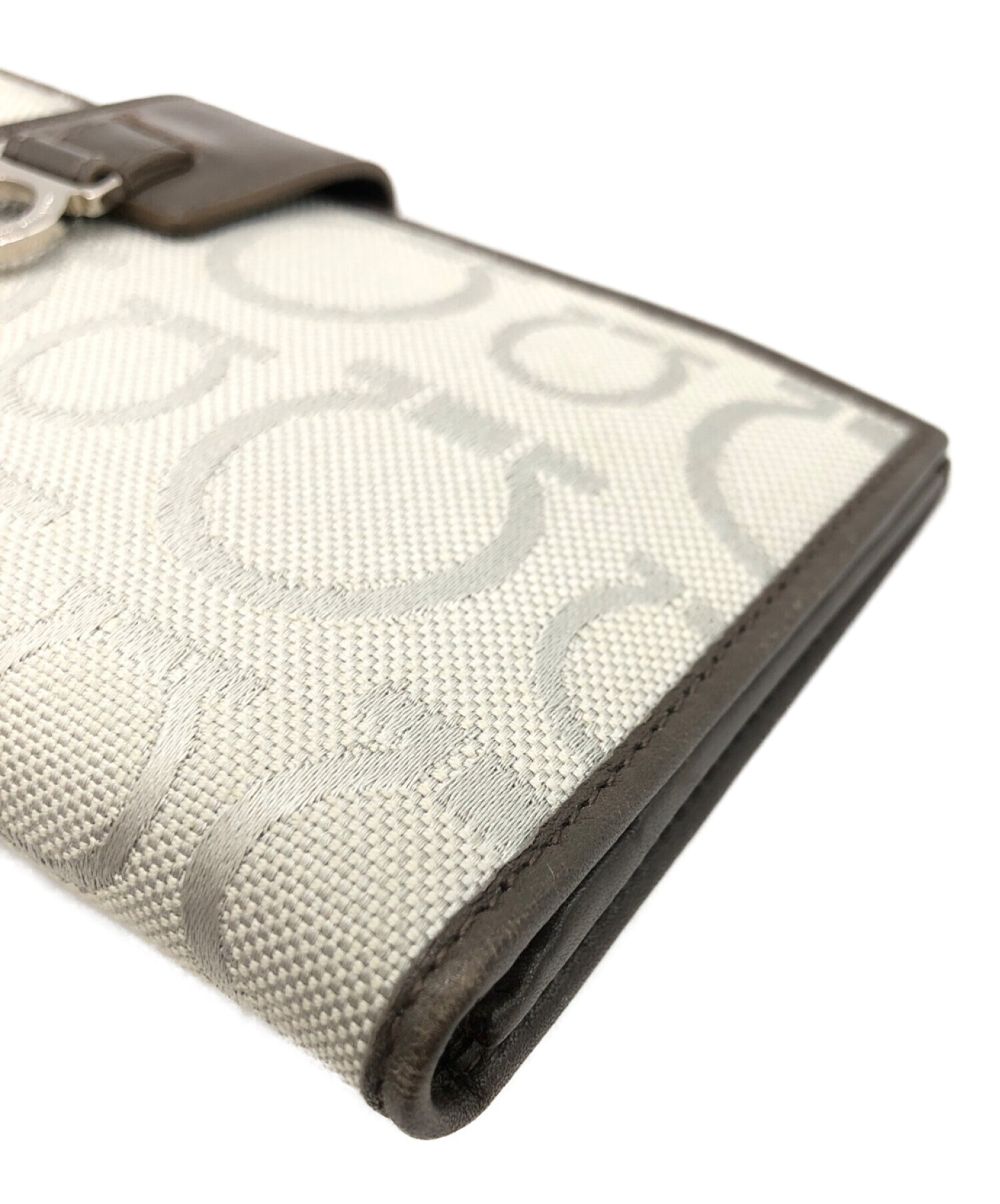 【クッキー】Salvatore Ferragamo グレー 長財布 中古・古着通販】Salvatore Ferragamo (サルヴァトーレ フェラガモ