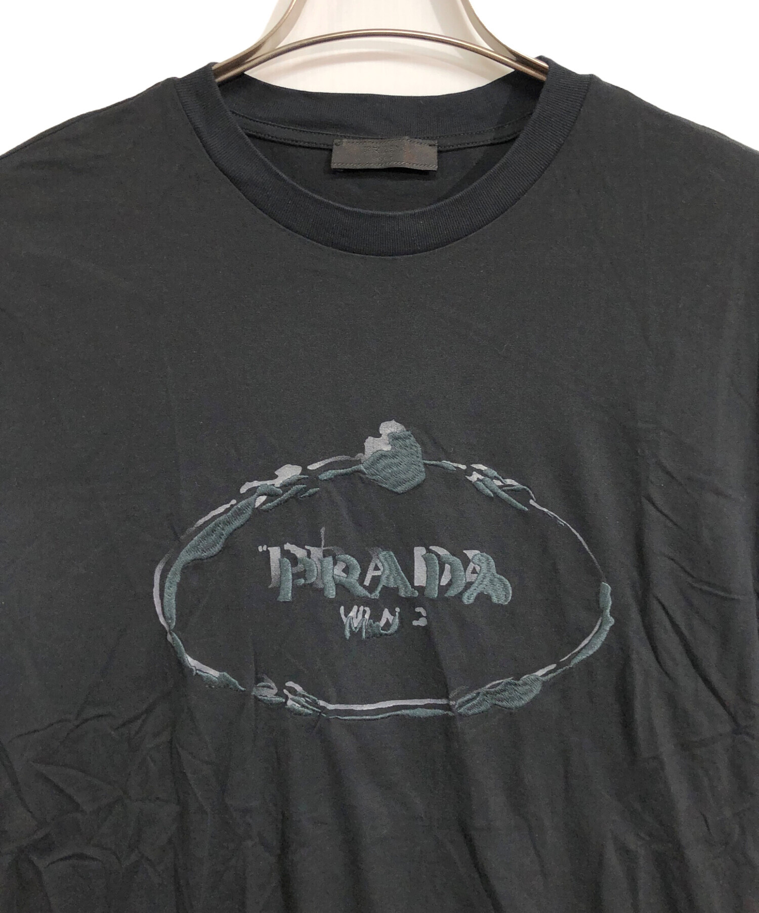 中古・古着通販】PRADA (プラダ) フロントロゴ刺繍Tシャツ ブラック
