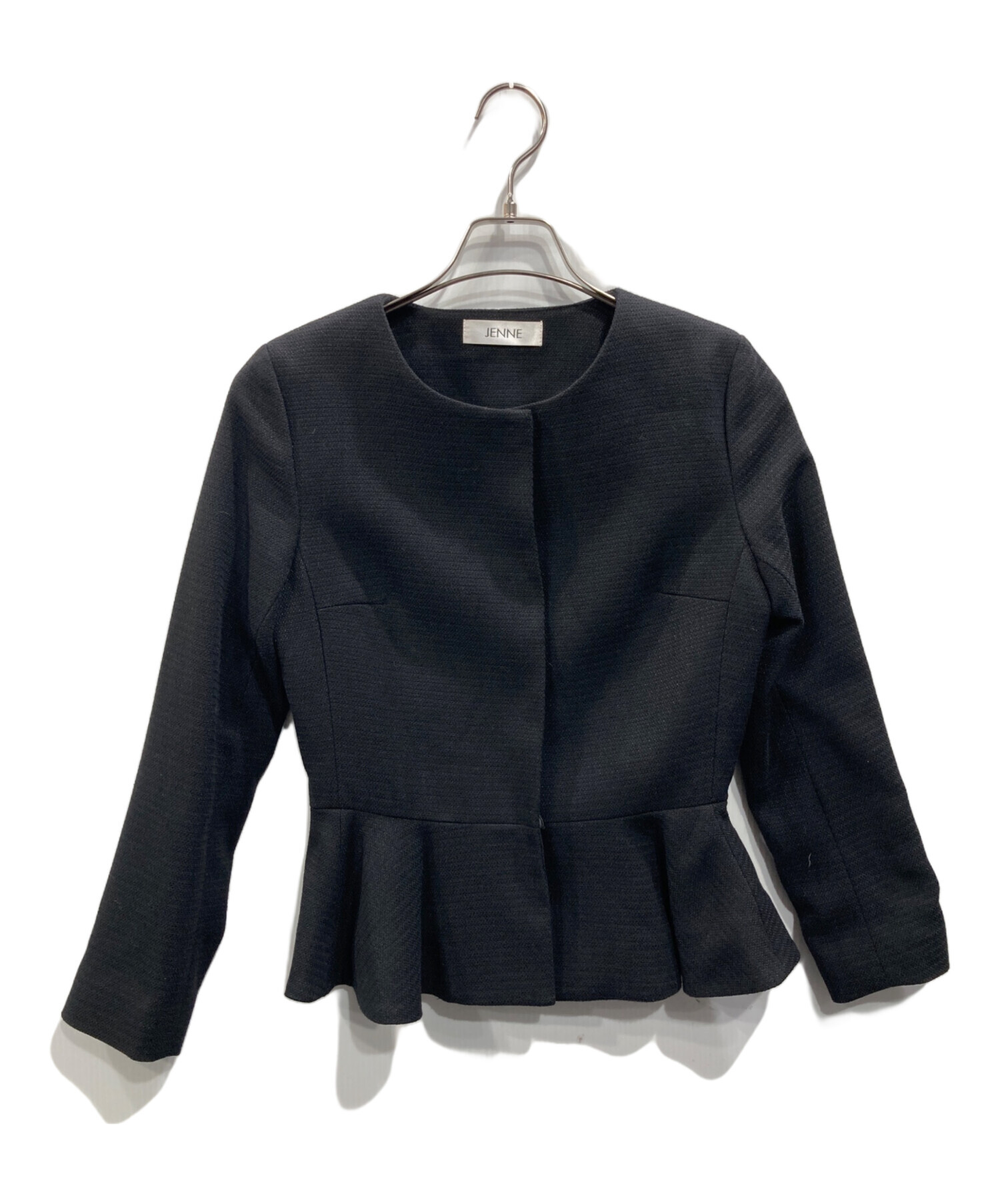 新品タグ付き　JENNE ペプラム　ノーカラージャケット　黒 M 新品タグ付き M JENNE ペプラム ノーカラージャケット ス
