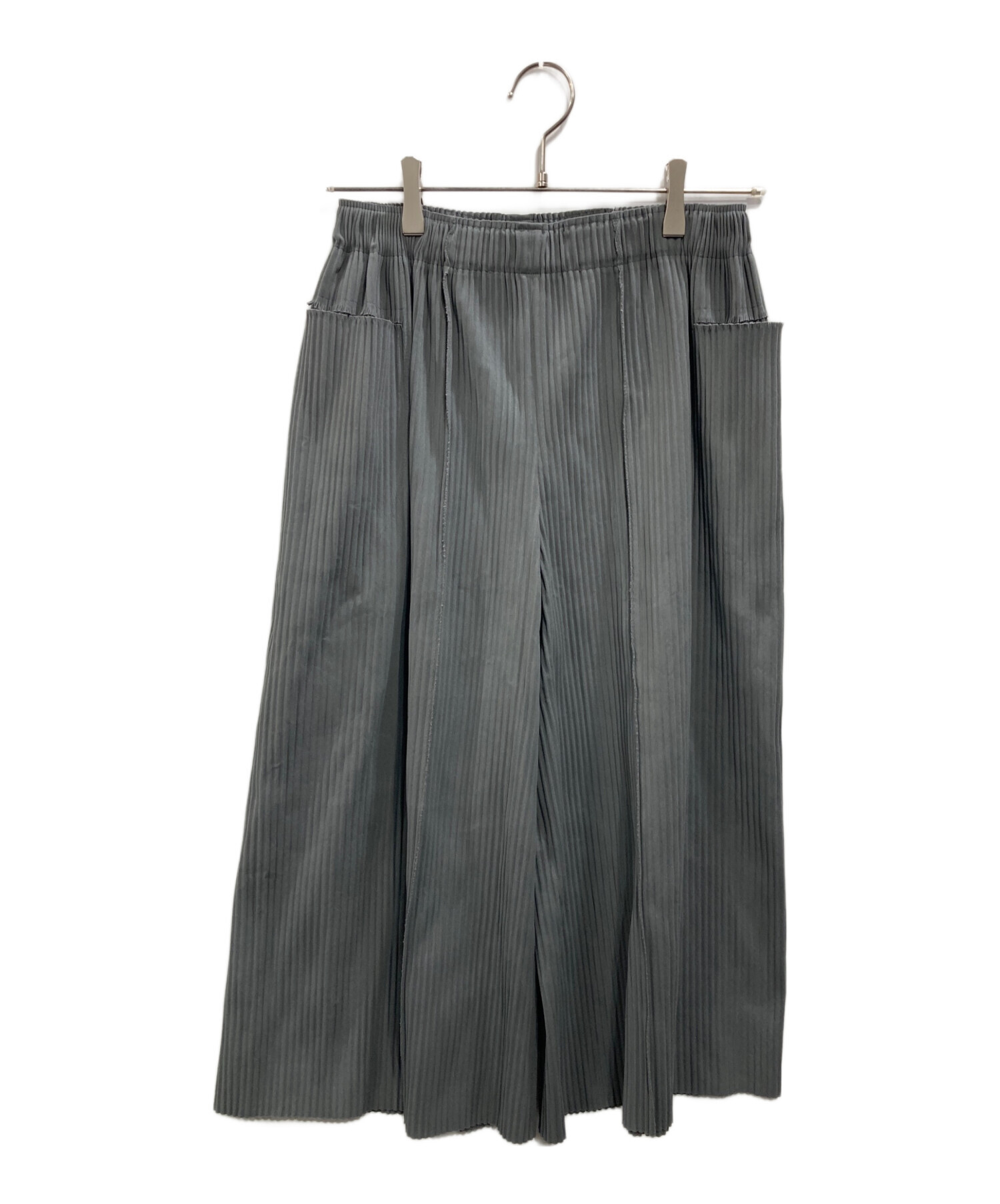 ミーイッセイミヤケ プリーツ クロップドワイドパンツ カットオフ 黒 ブラック 中古・古着通販】me ISSEY MIYAKE (ミーイッセイ ミヤケ) プリーツ