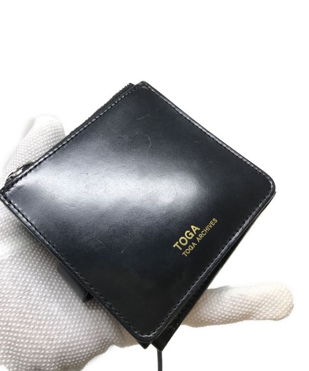 TOGA ARCHIVES ブラック二つ折り財布 中古・古着通販】TOGA ARCHIVES (トーガアーカイブス) レザー