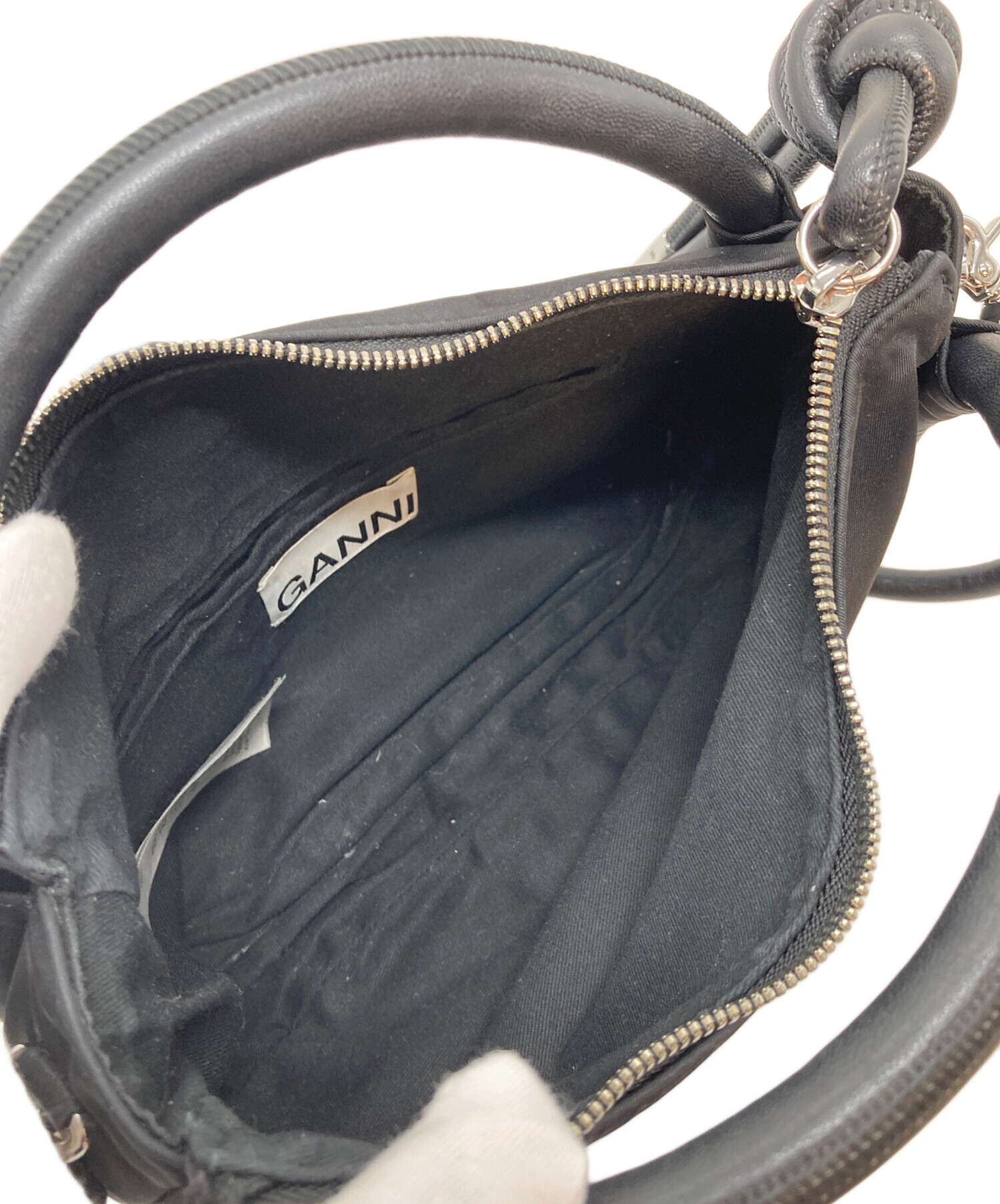 中古・古着通販】Ganni (ガニー) MINI KNOT ショルダーバッグ 中古・古着通販】Ganni (ガニー) MINI KNOT ショルダーバッグ