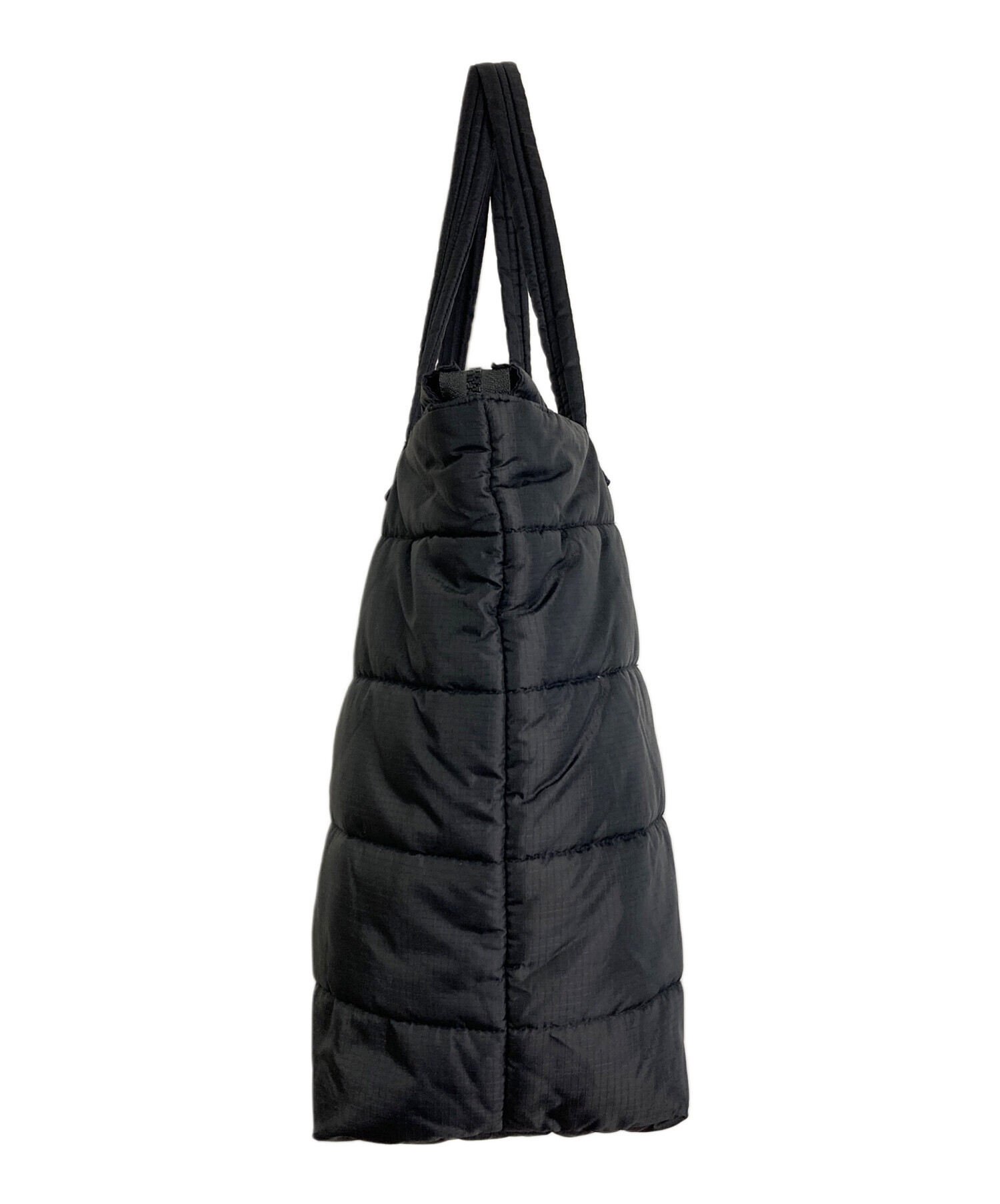【極美品】UGG アグ ナイロントートバッグ 黒色 中古・古着通販】UGG (アグ) 中綿ナイロントートバッグ ナイロンバッグ