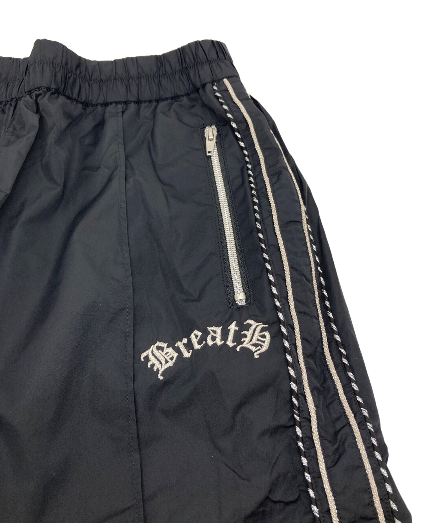 中古・古着通販】BREATH (ブレス) OLD ENGLISHナイロンパンツ ブラック