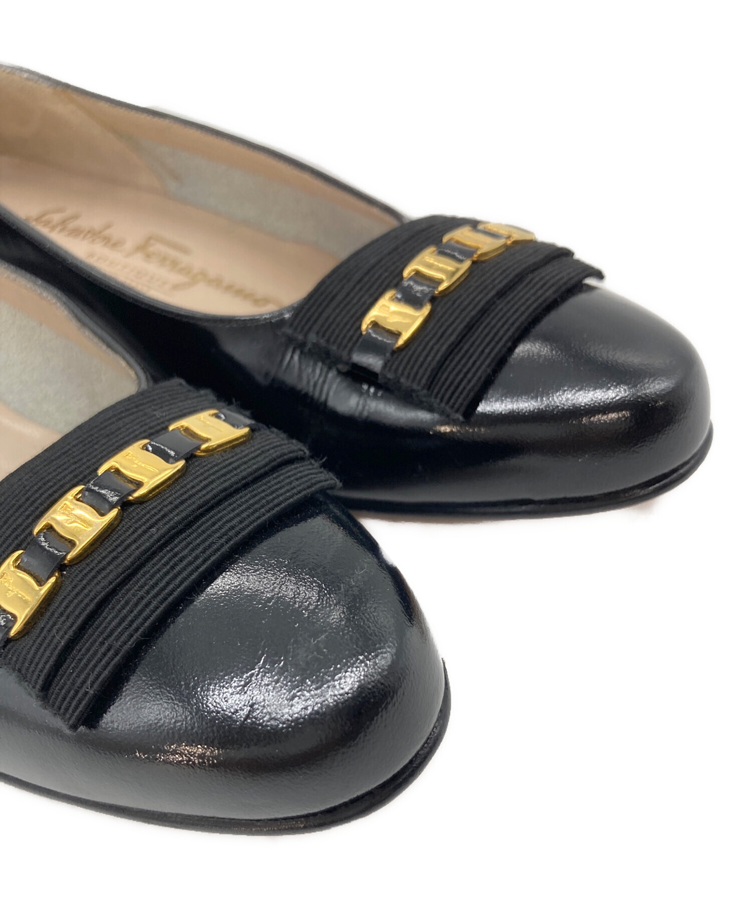 Salvatore Ferragamo ヴァラ パンプス エナメル 中古・古着通販】Salvatore Ferragamo (サルヴァトーレ フェラガモ