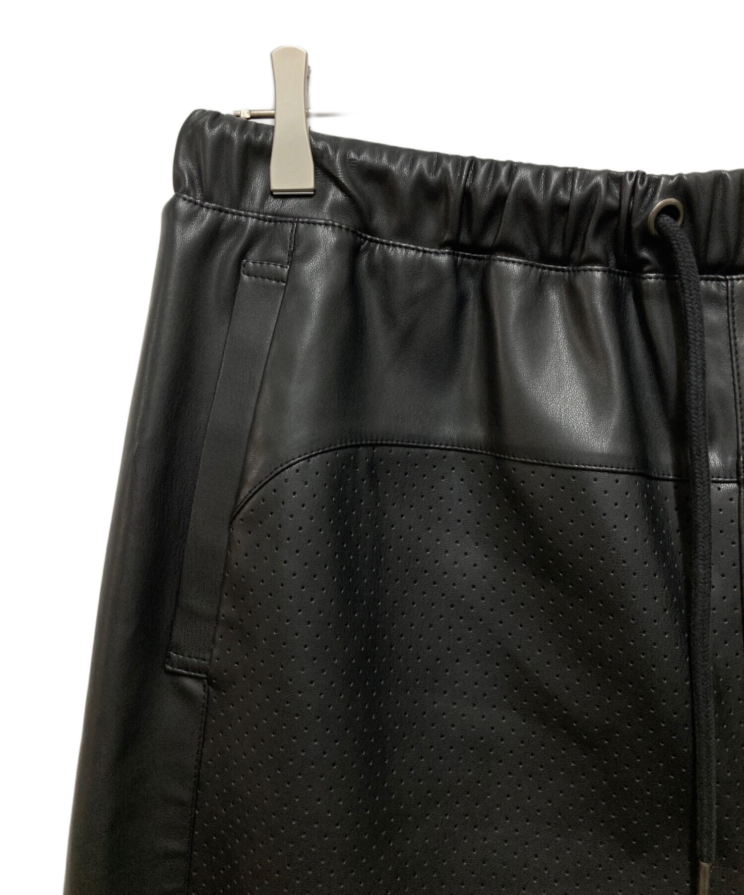 中古・古着通販】BREATH (ブレス) FAUX LEATHER SHORTS ブラック